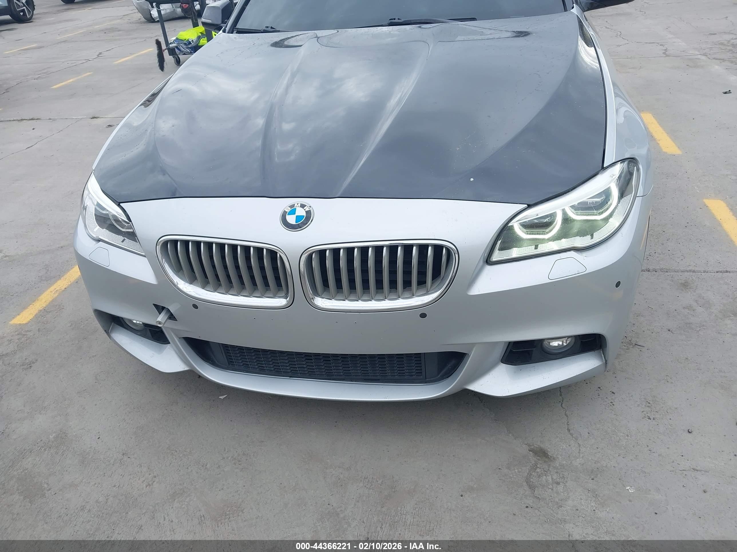 BMW 550I image 6