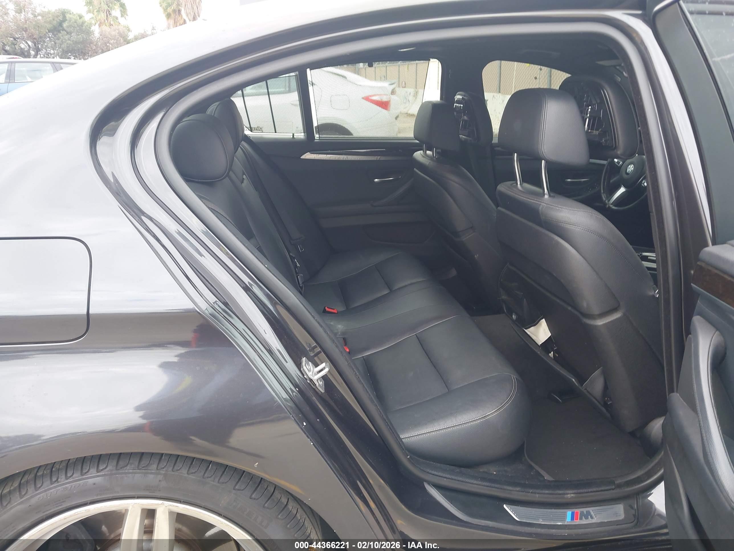BMW 550I image 8