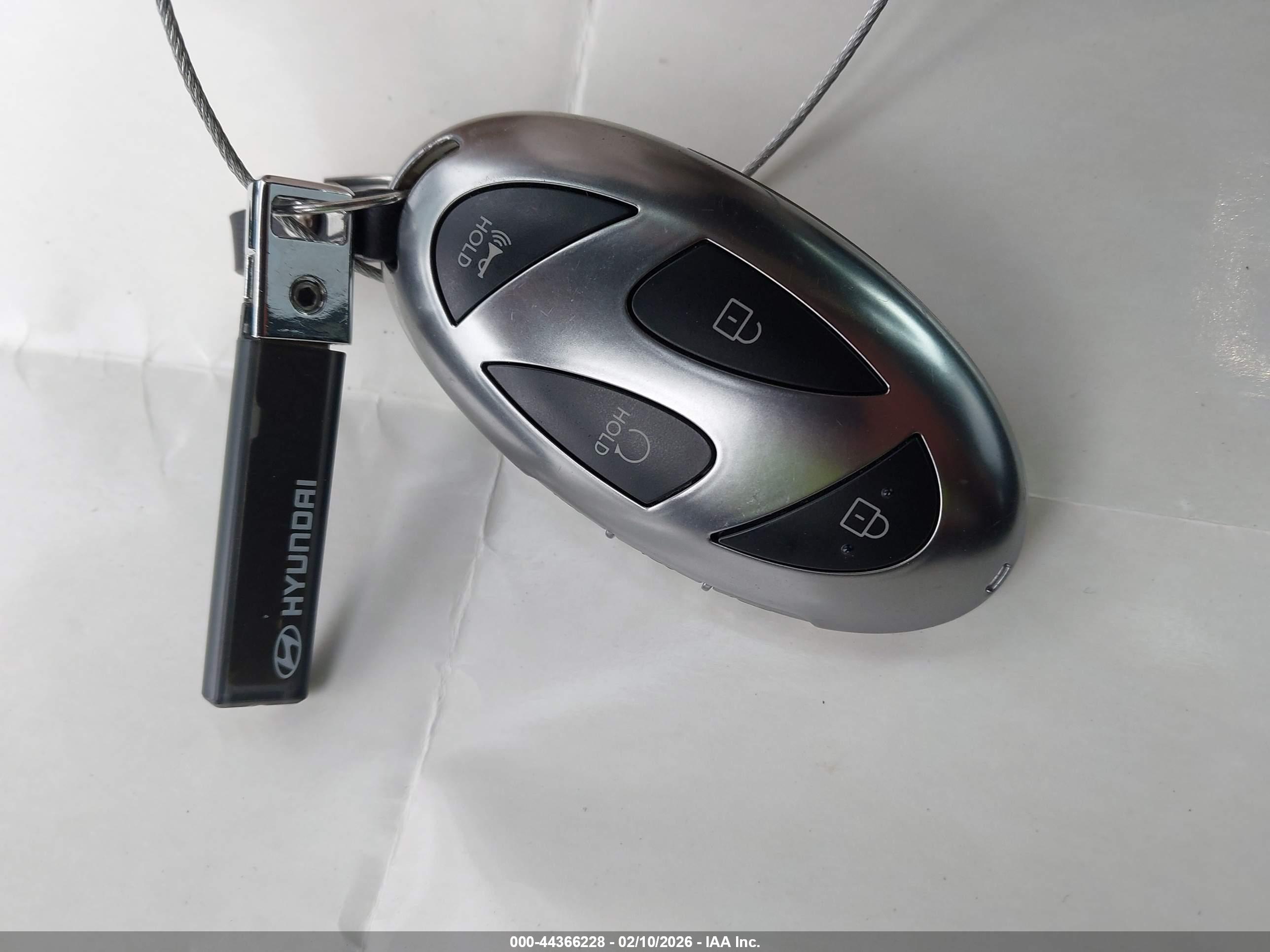 HYUNDAI SANTA image 11