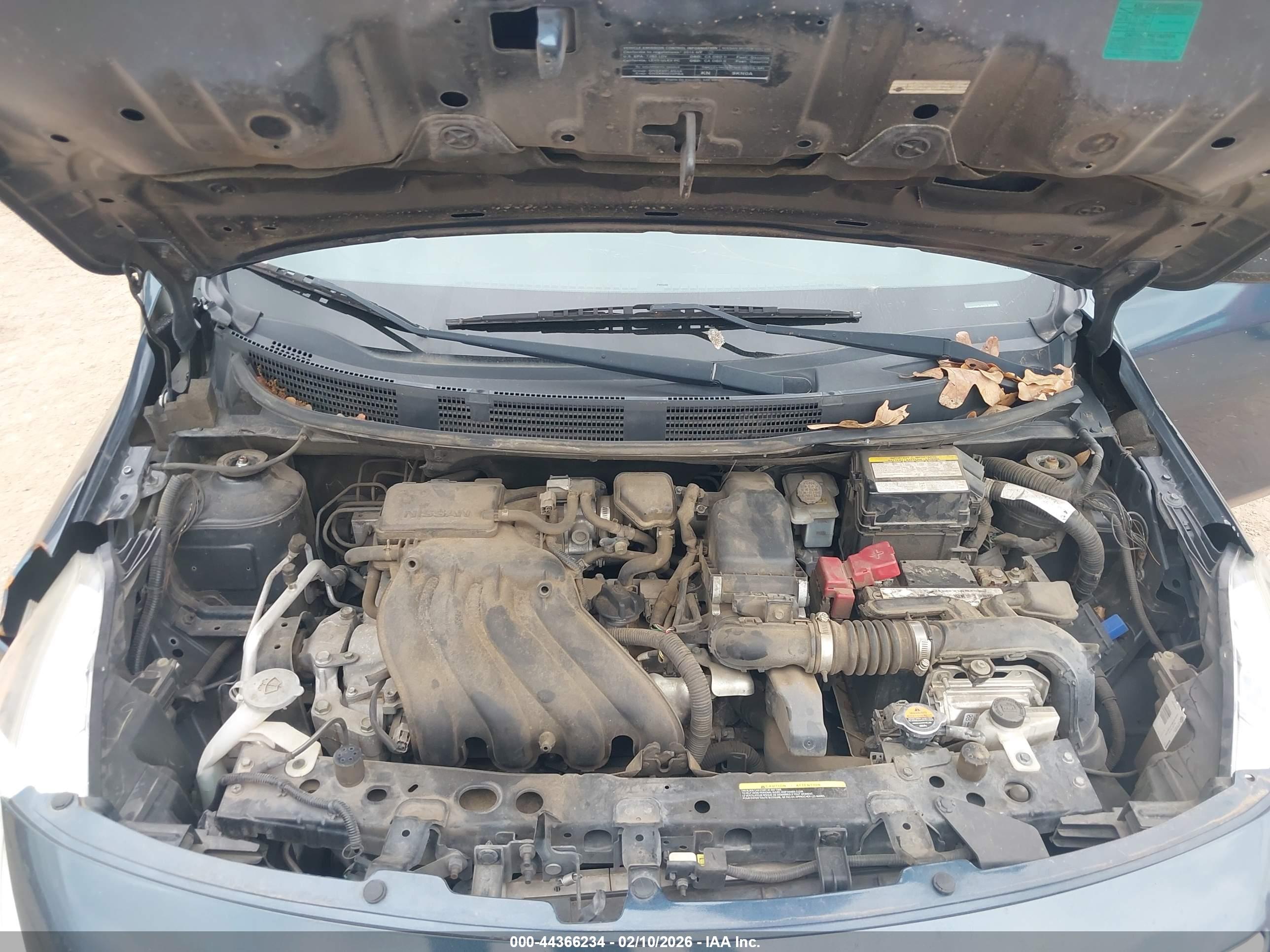 NISSAN VERSA image 10