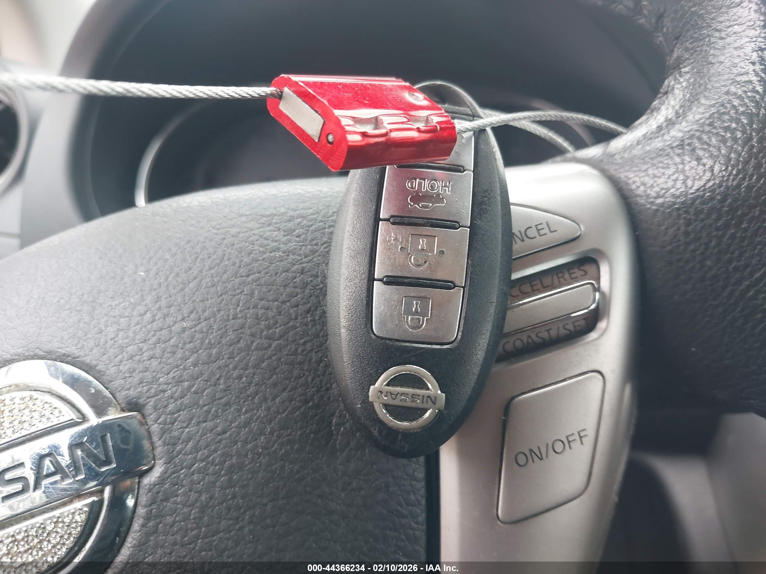 NISSAN VERSA image 11