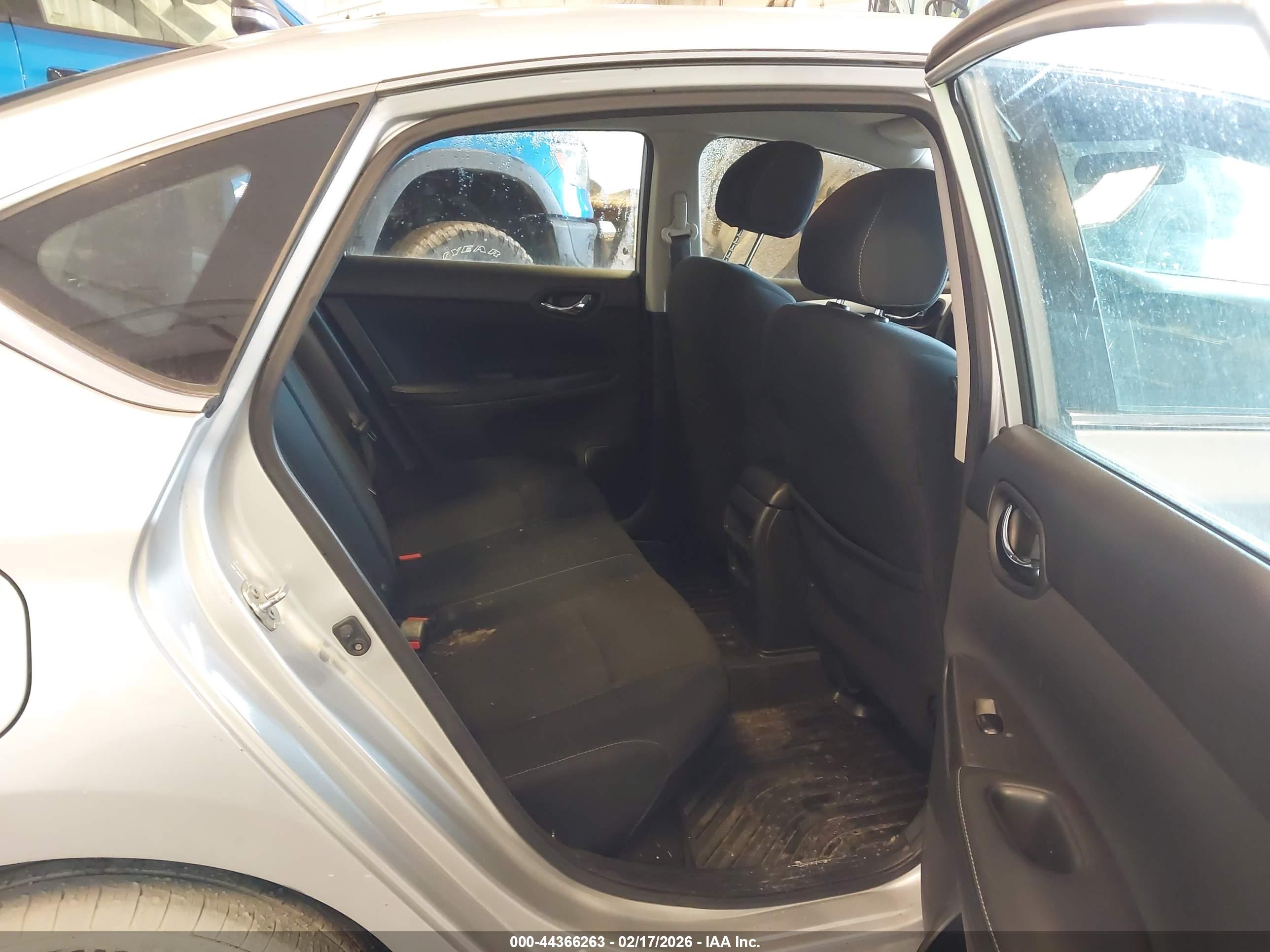 NISSAN SENTRA image 8