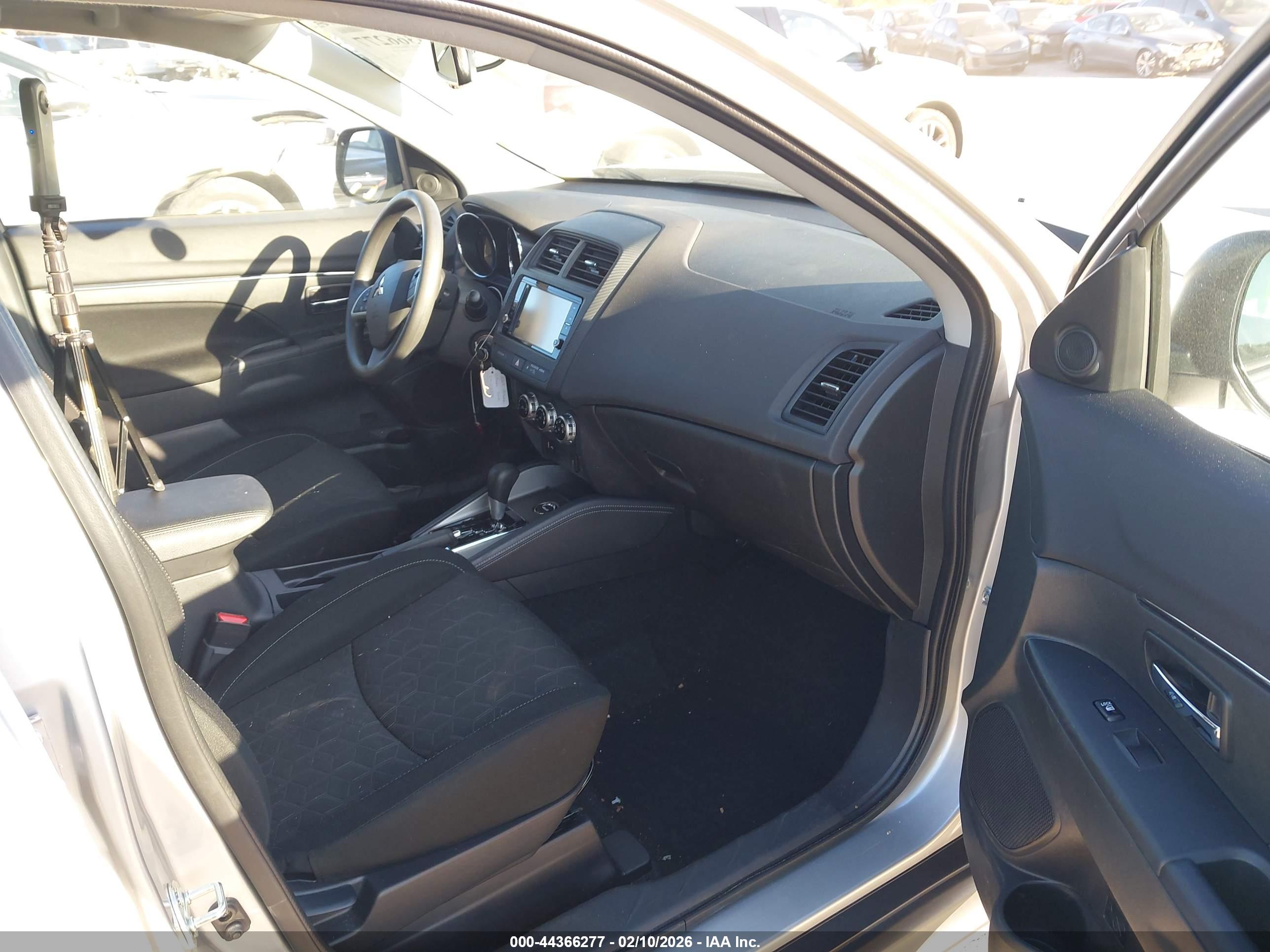 MITSUBISHI OUTLANDER image 5