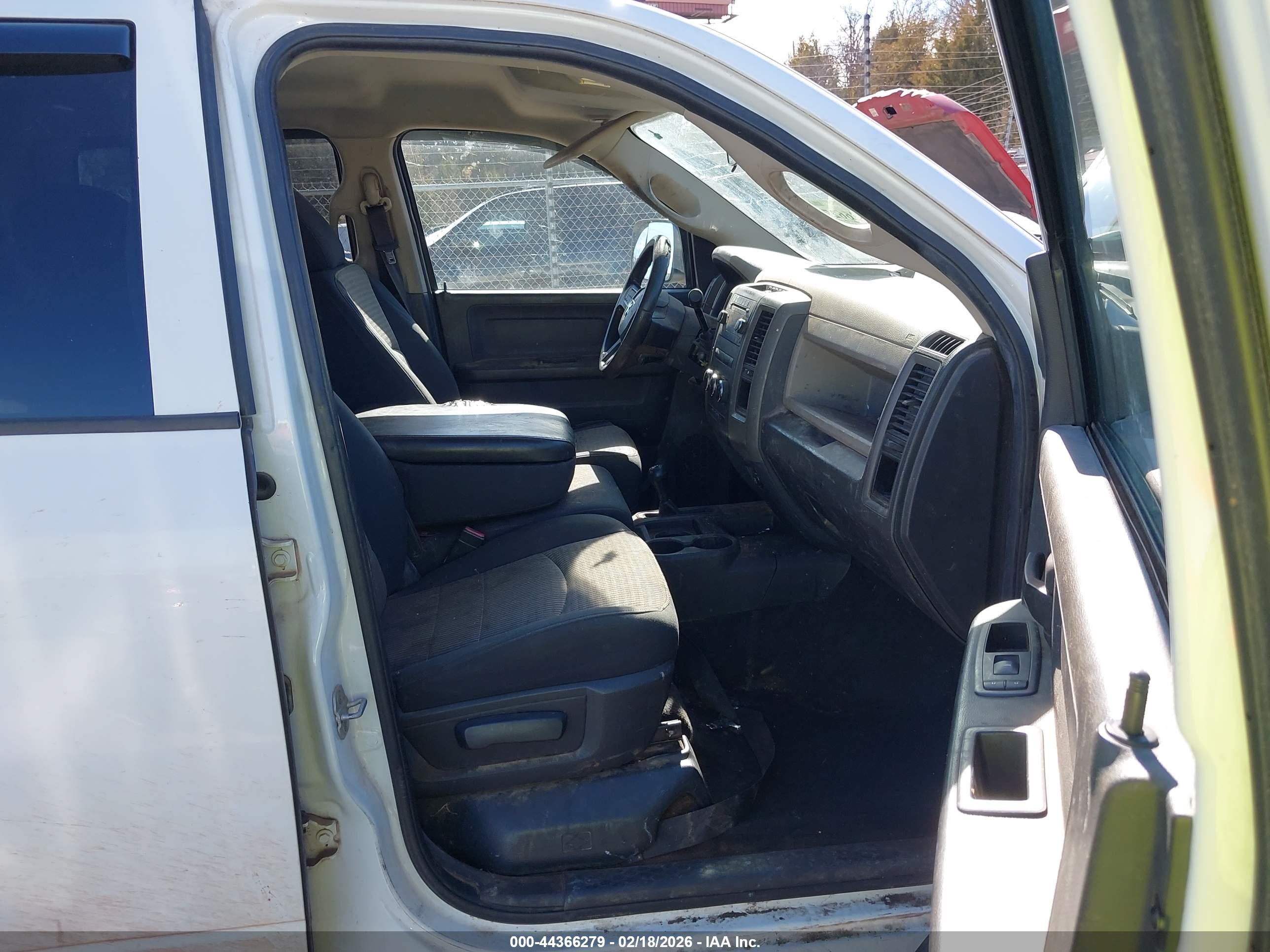 DODGE RAM image 5