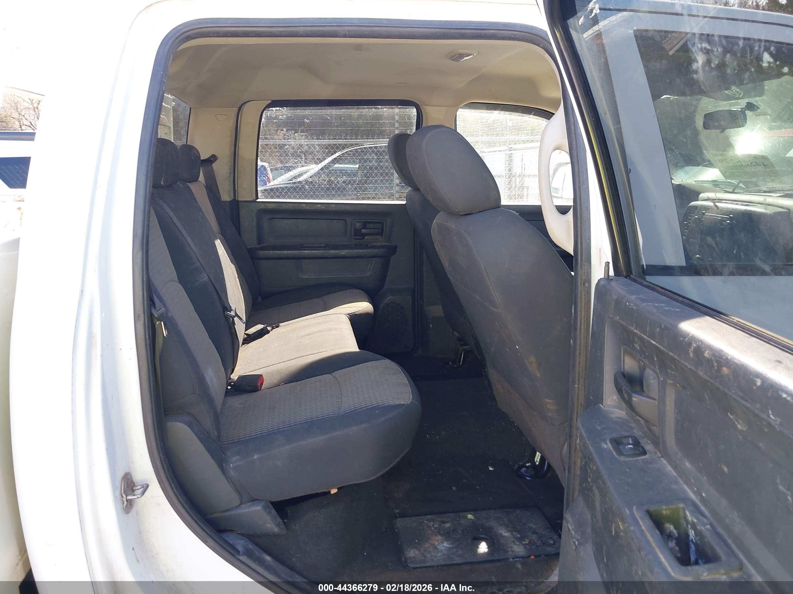 DODGE RAM image 8