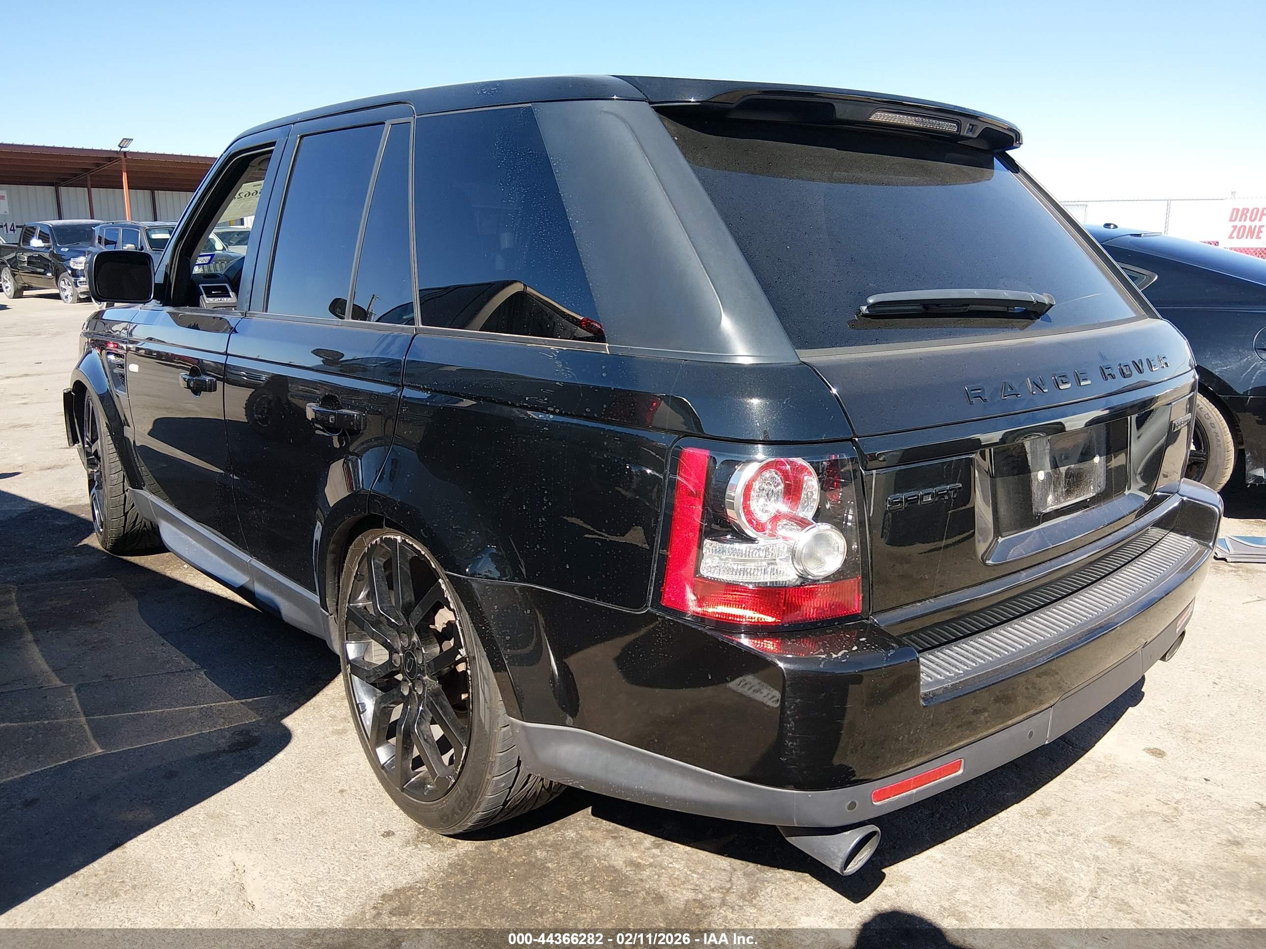 LAND ROVER image 3