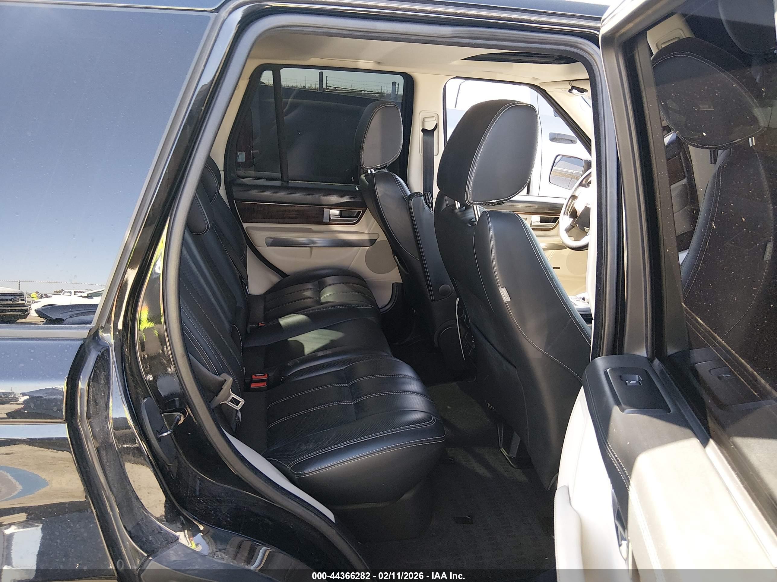 LAND ROVER image 8