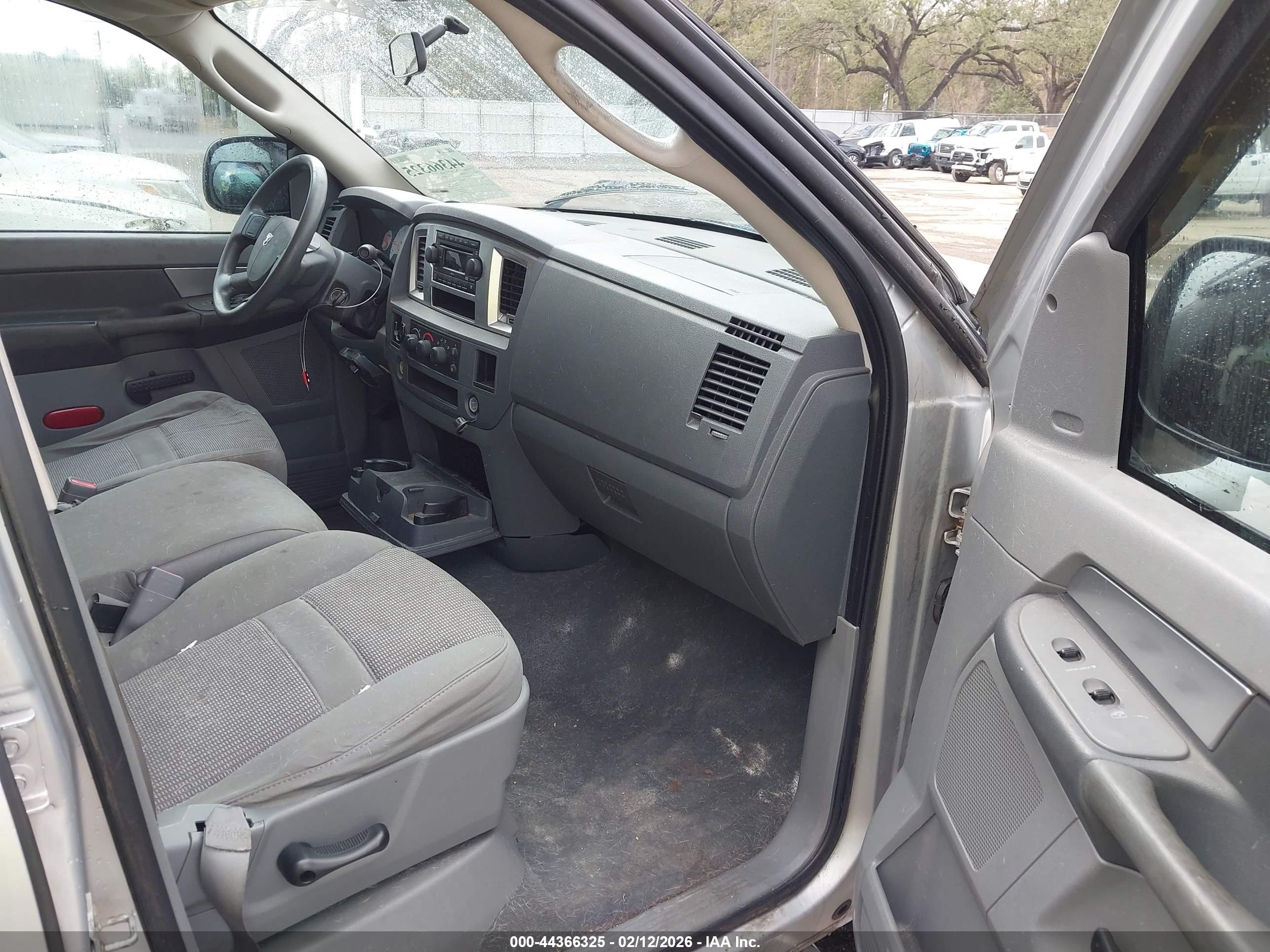 DODGE RAM image 5