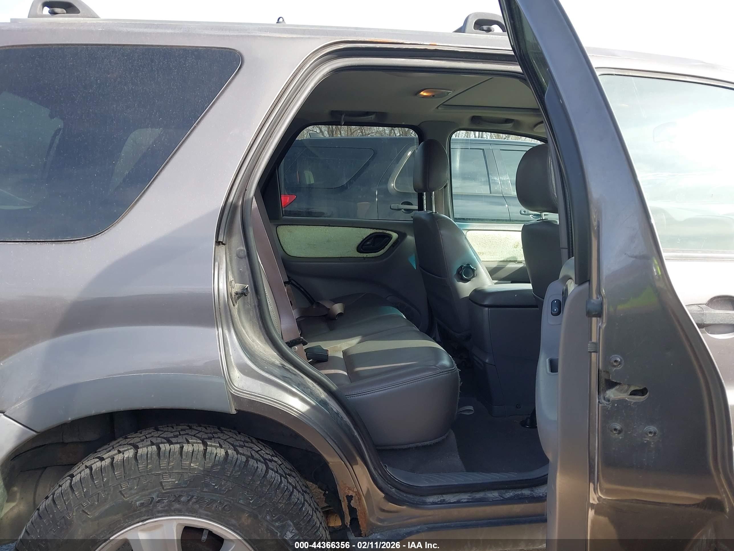 FORD ESCAPE image 8