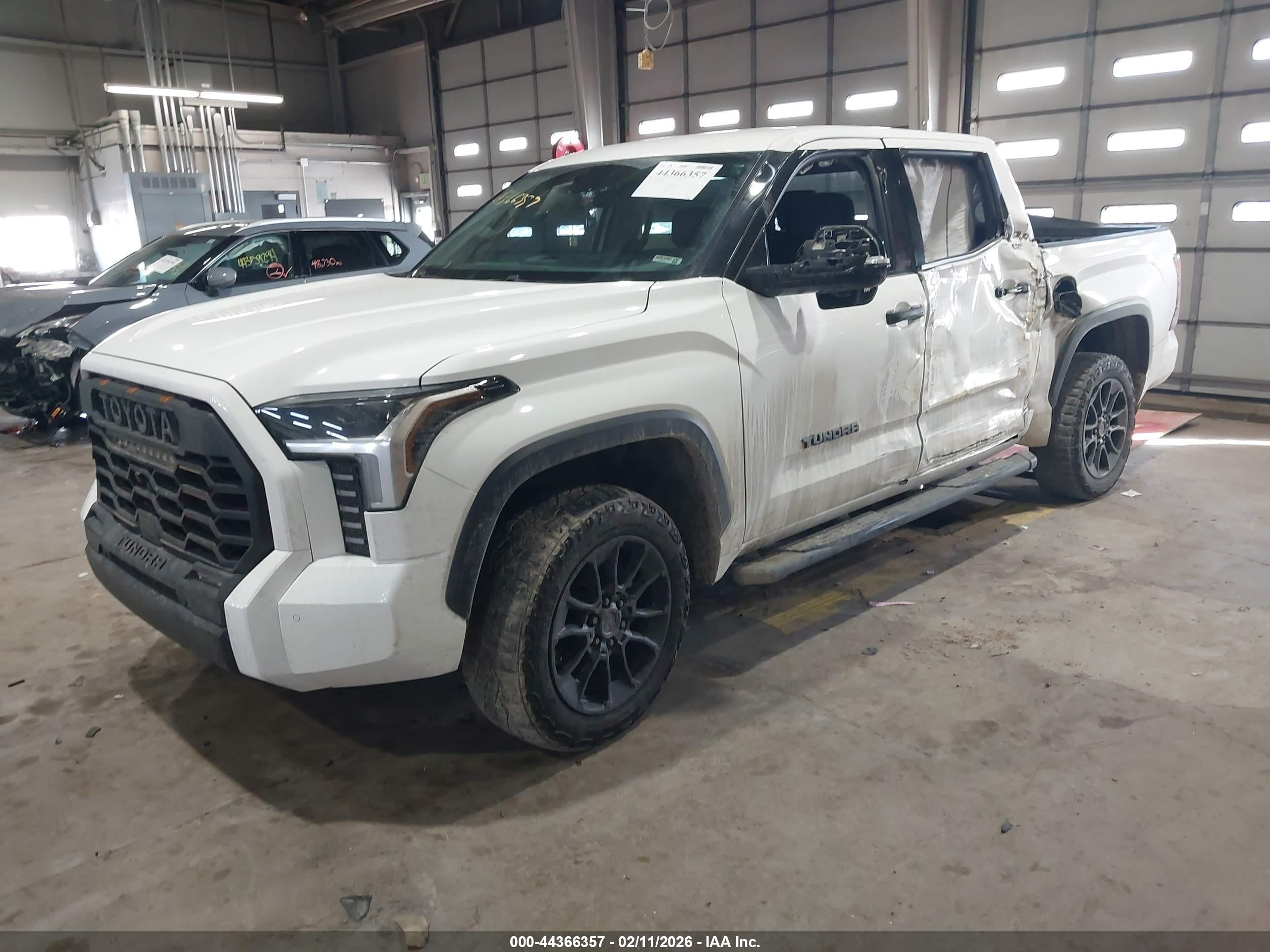 TOYOTA TUNDRA image 2