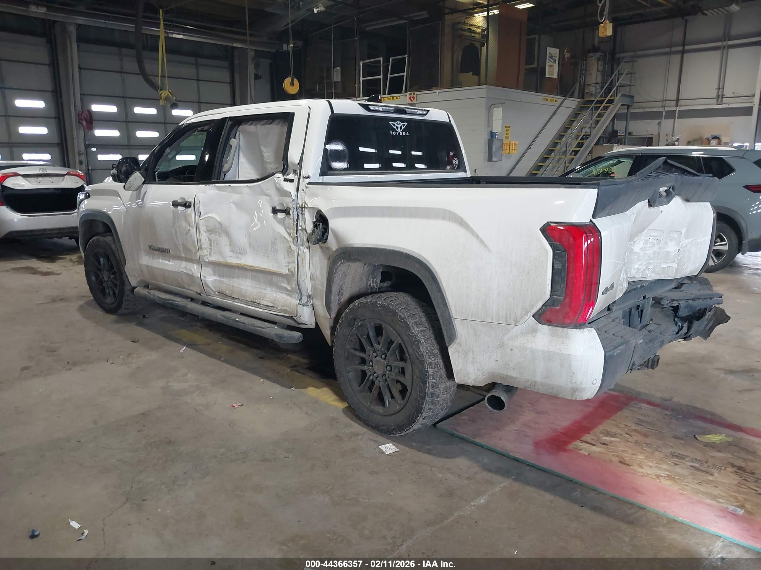 TOYOTA TUNDRA image 3