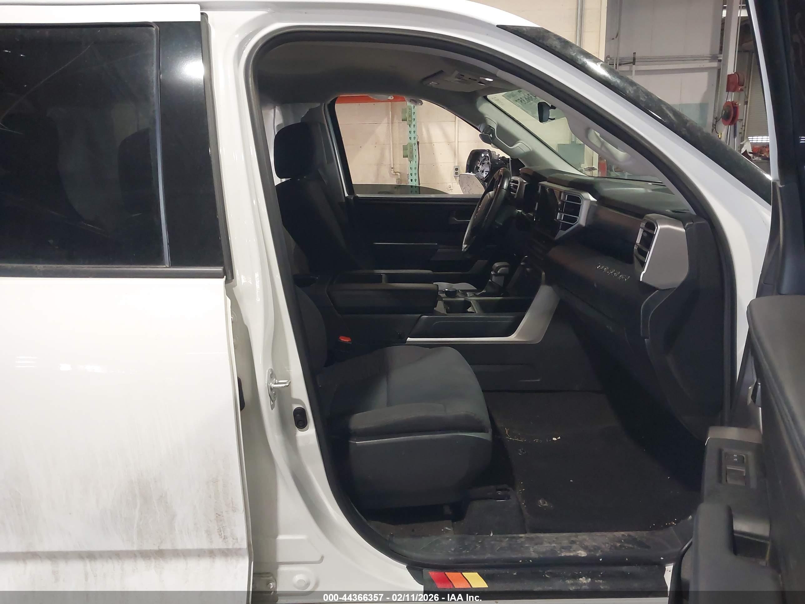 TOYOTA TUNDRA image 5