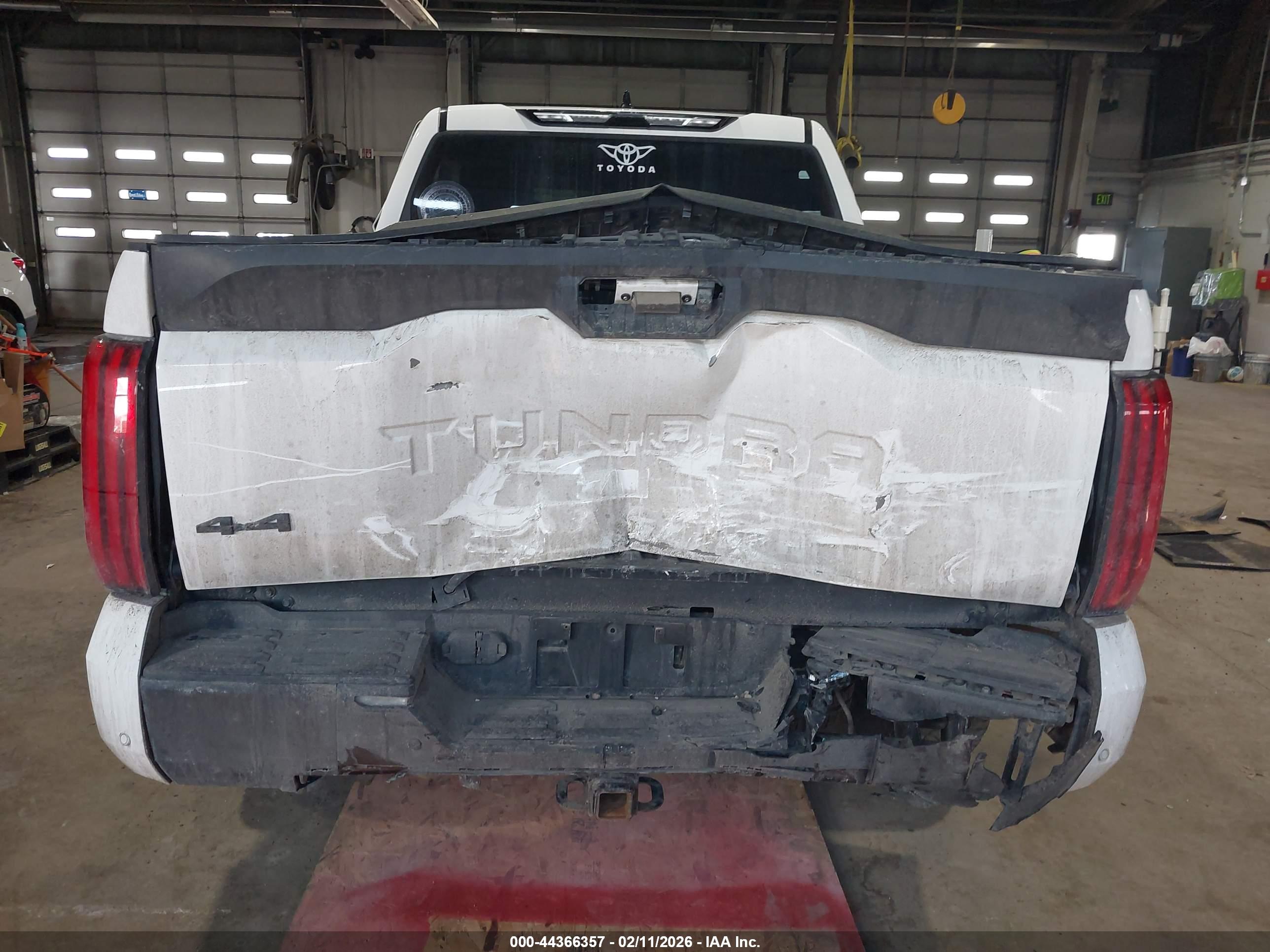 TOYOTA TUNDRA image 6