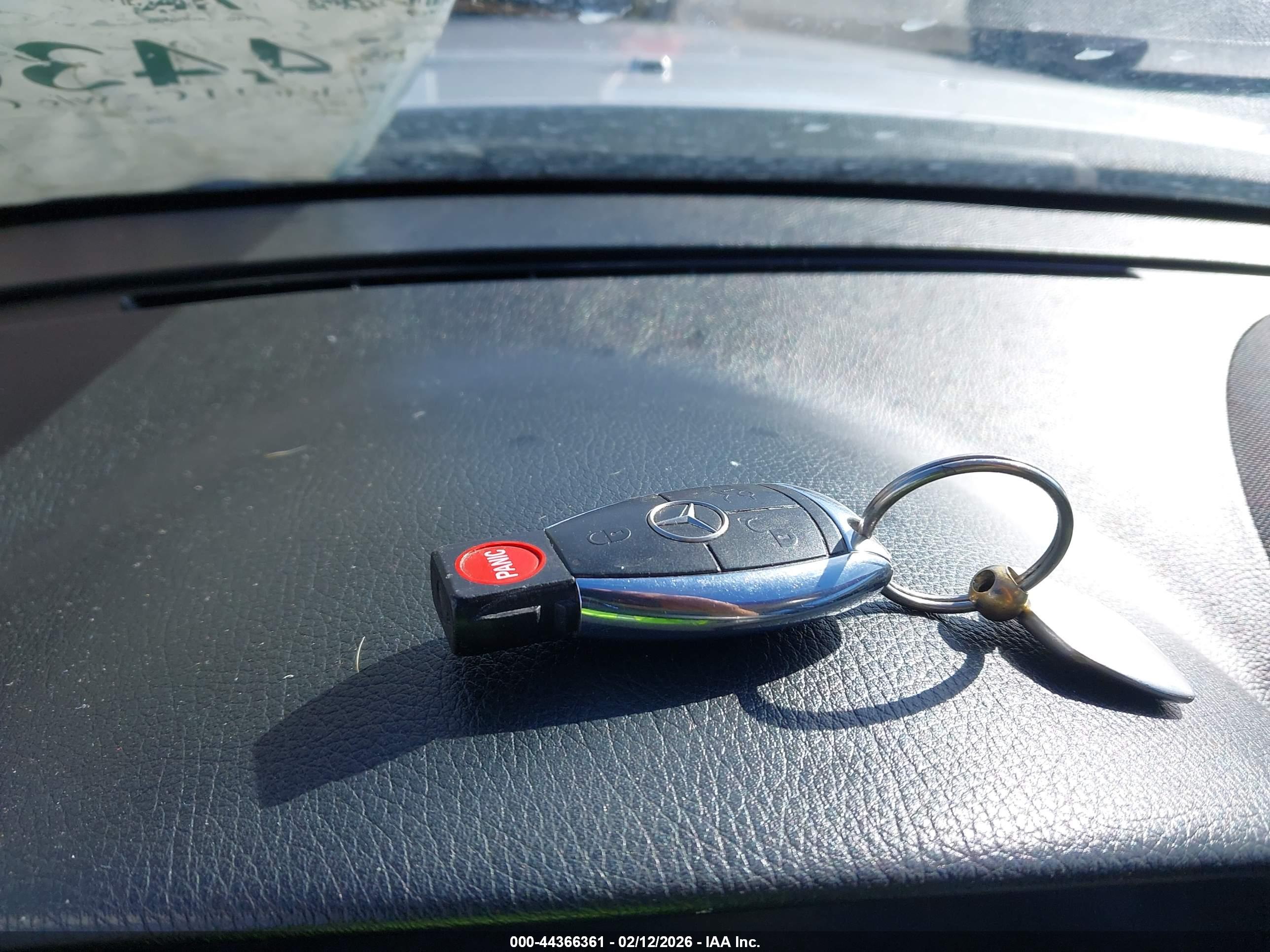 MERCEDES-BENZ E image 11