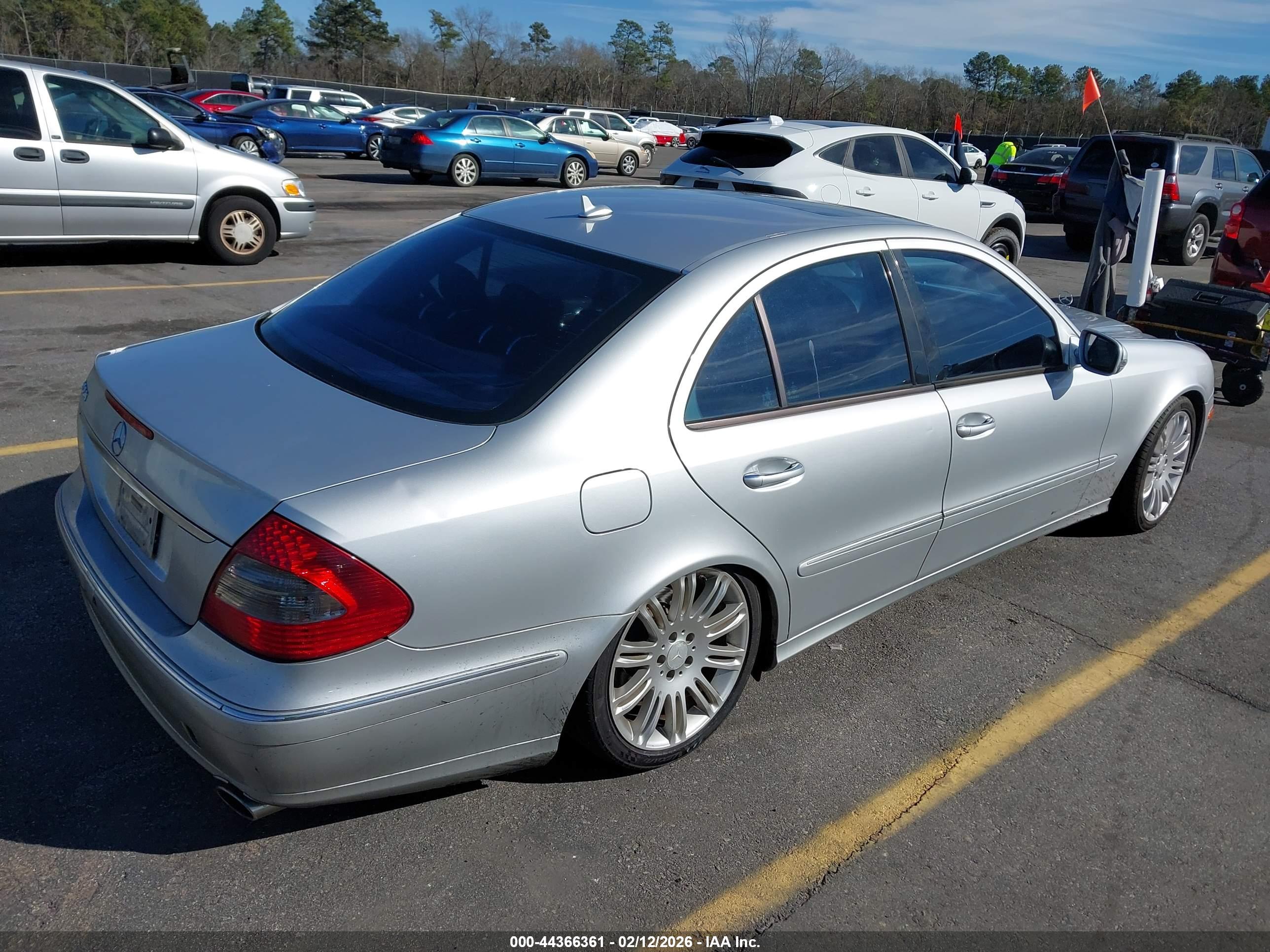MERCEDES-BENZ E image 4