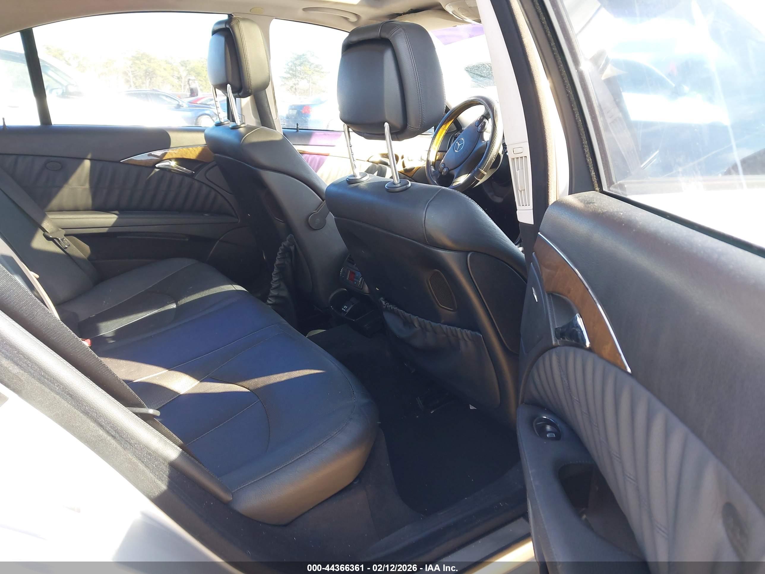 MERCEDES-BENZ E image 8