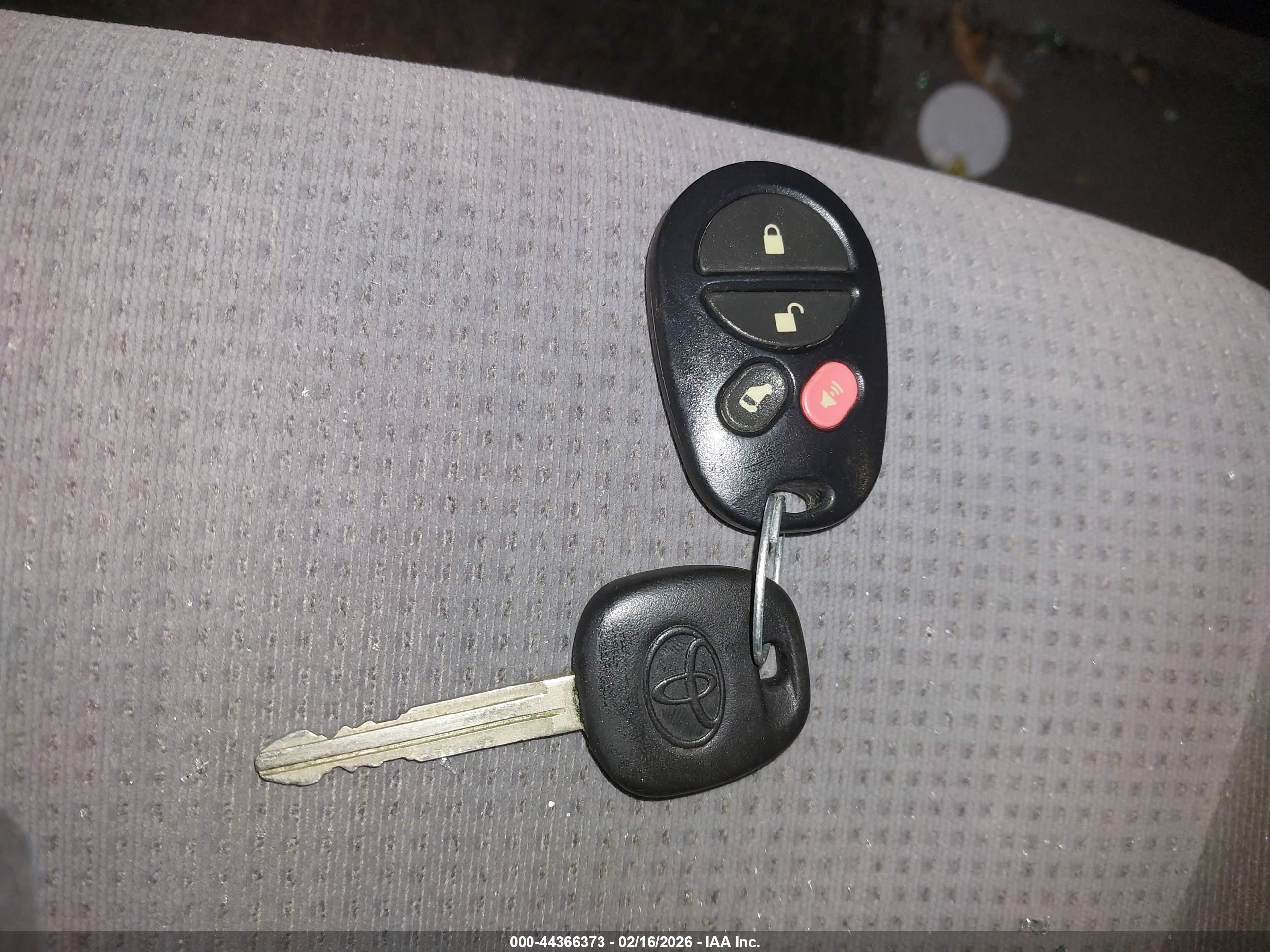 TOYOTA SIENNA image 11