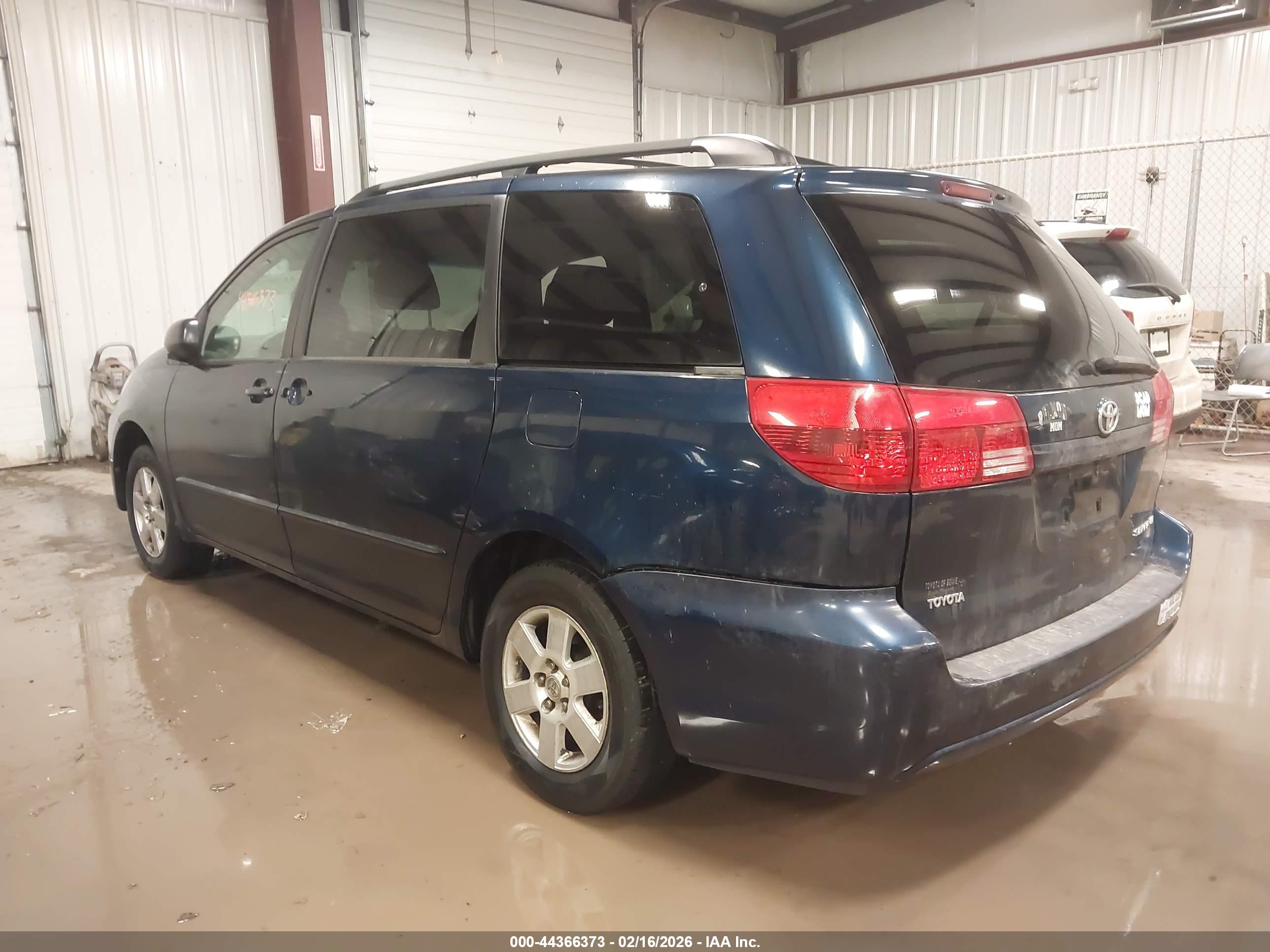 TOYOTA SIENNA image 3