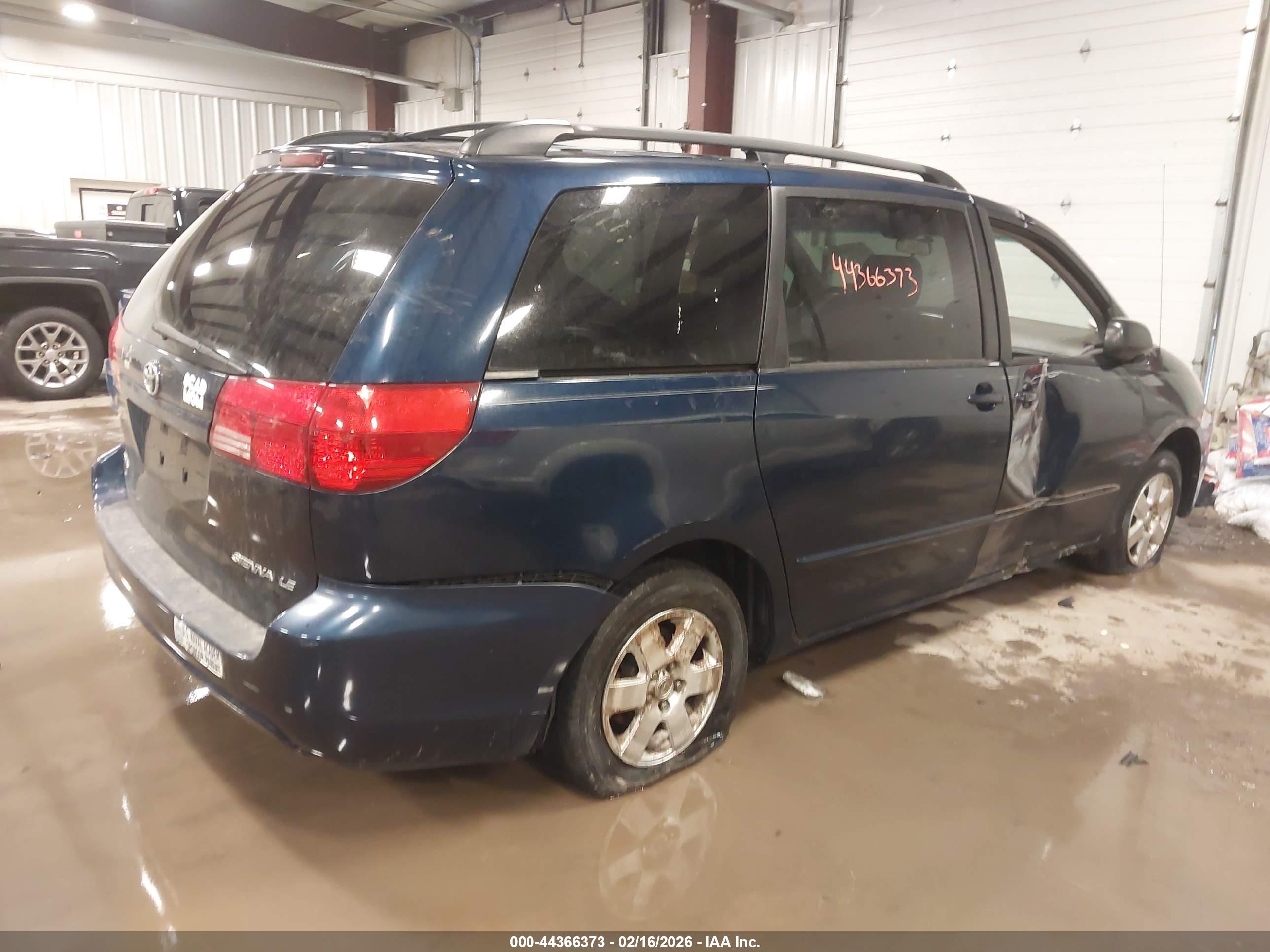 TOYOTA SIENNA image 4