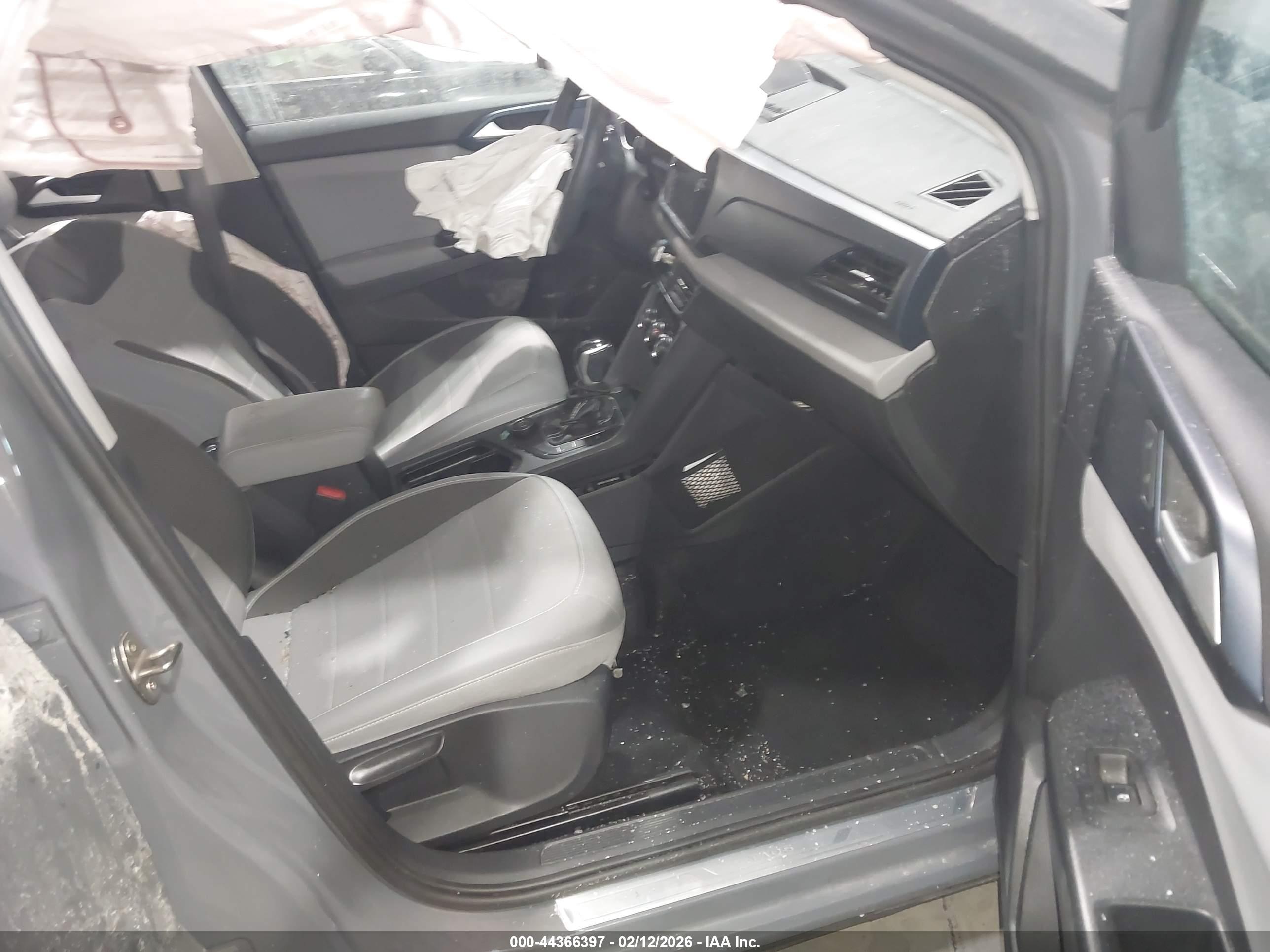 VOLKSWAGEN TAOS image 5