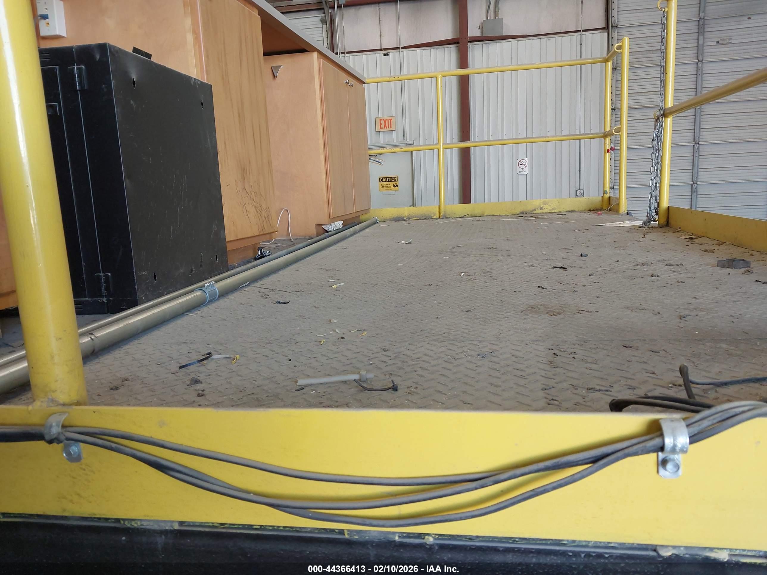 PODIUM STAND image 10