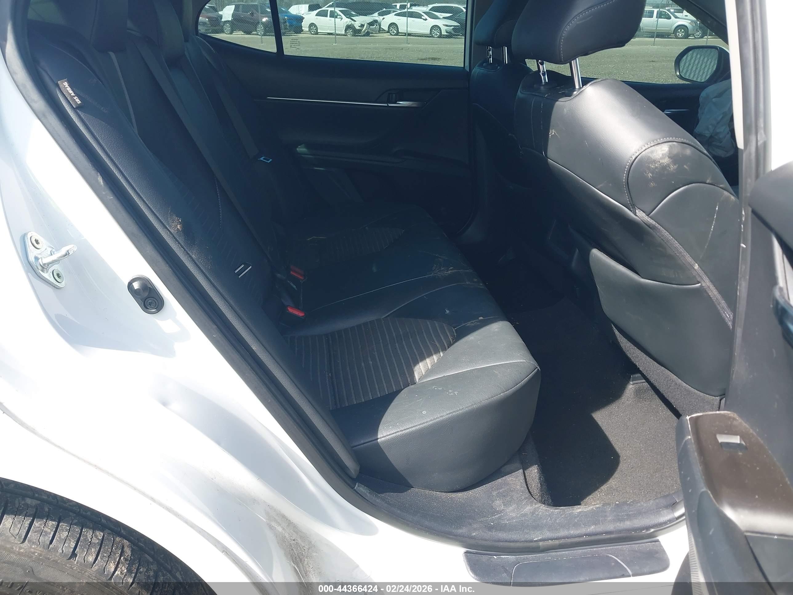 TOYOTA CAMRY image 8
