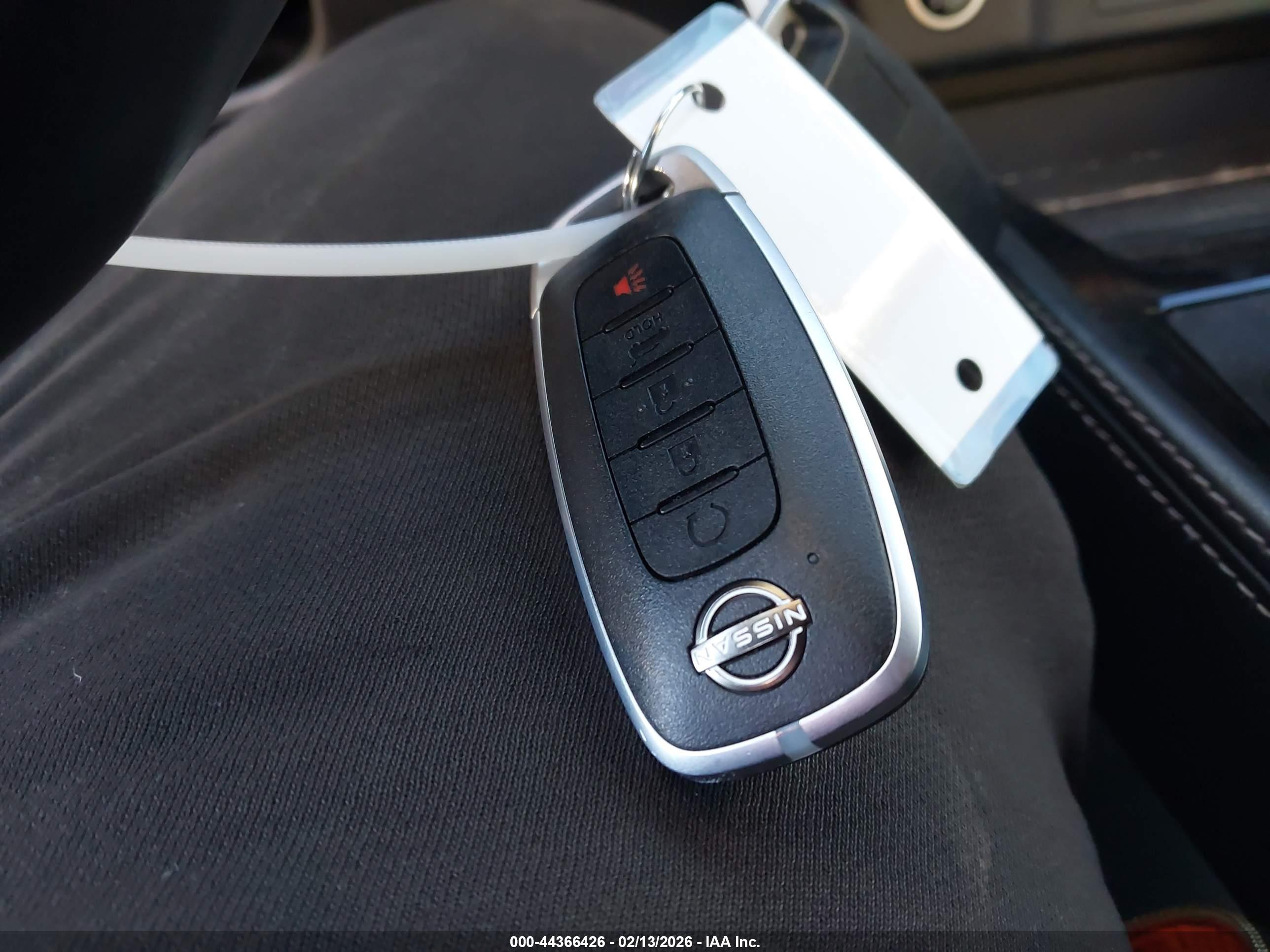 NISSAN ROGUE image 11