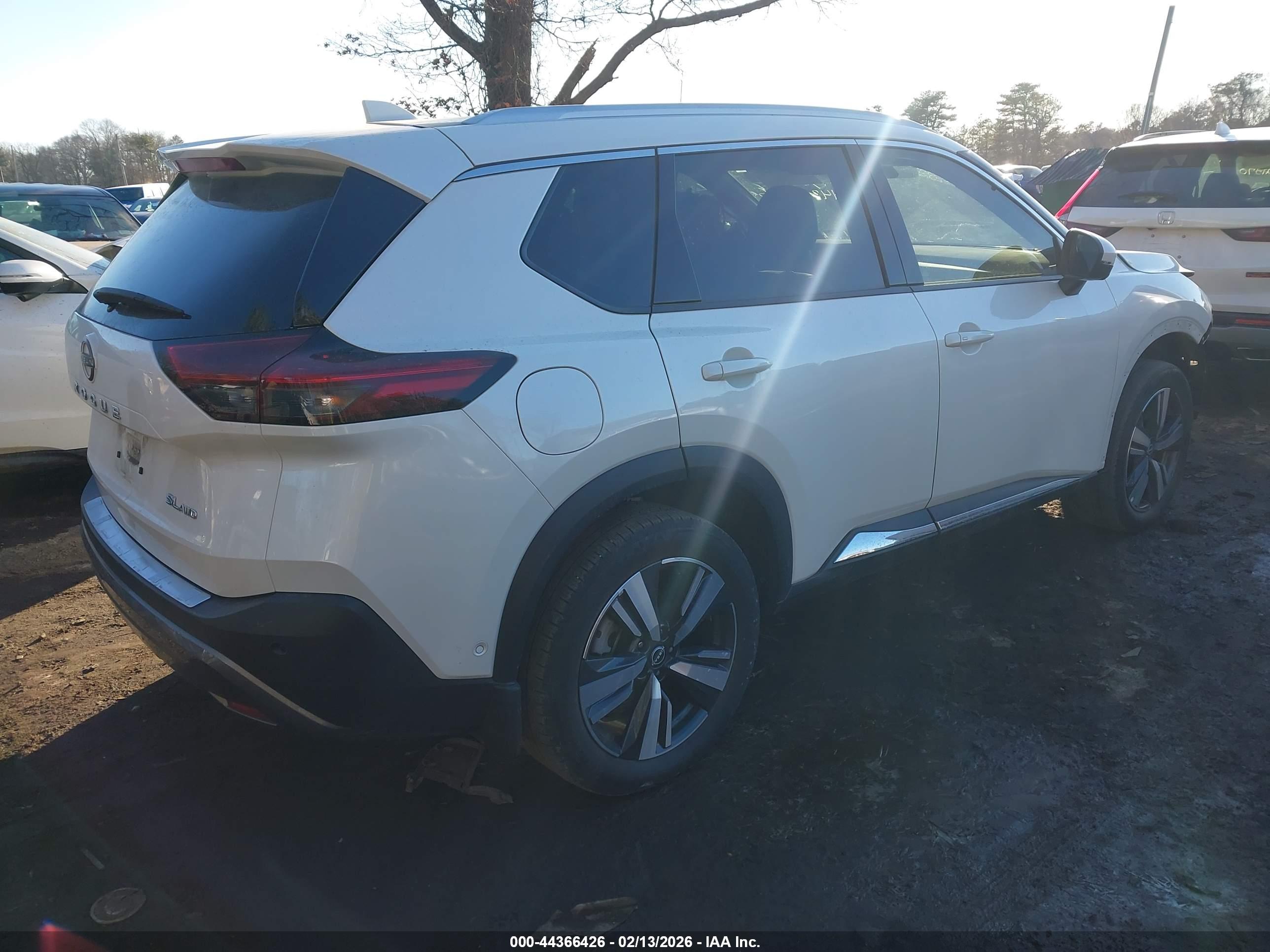 NISSAN ROGUE image 4