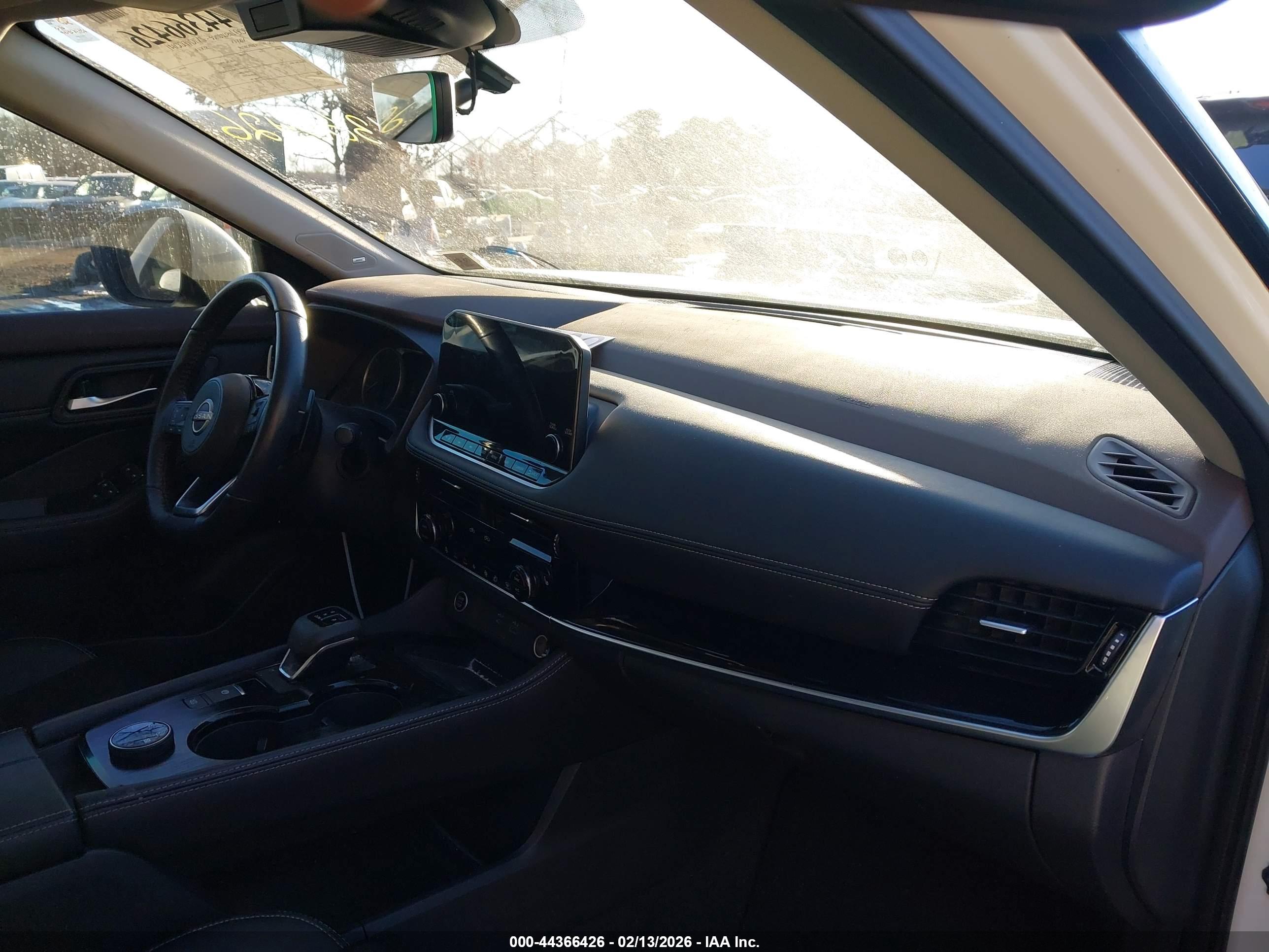 NISSAN ROGUE image 5