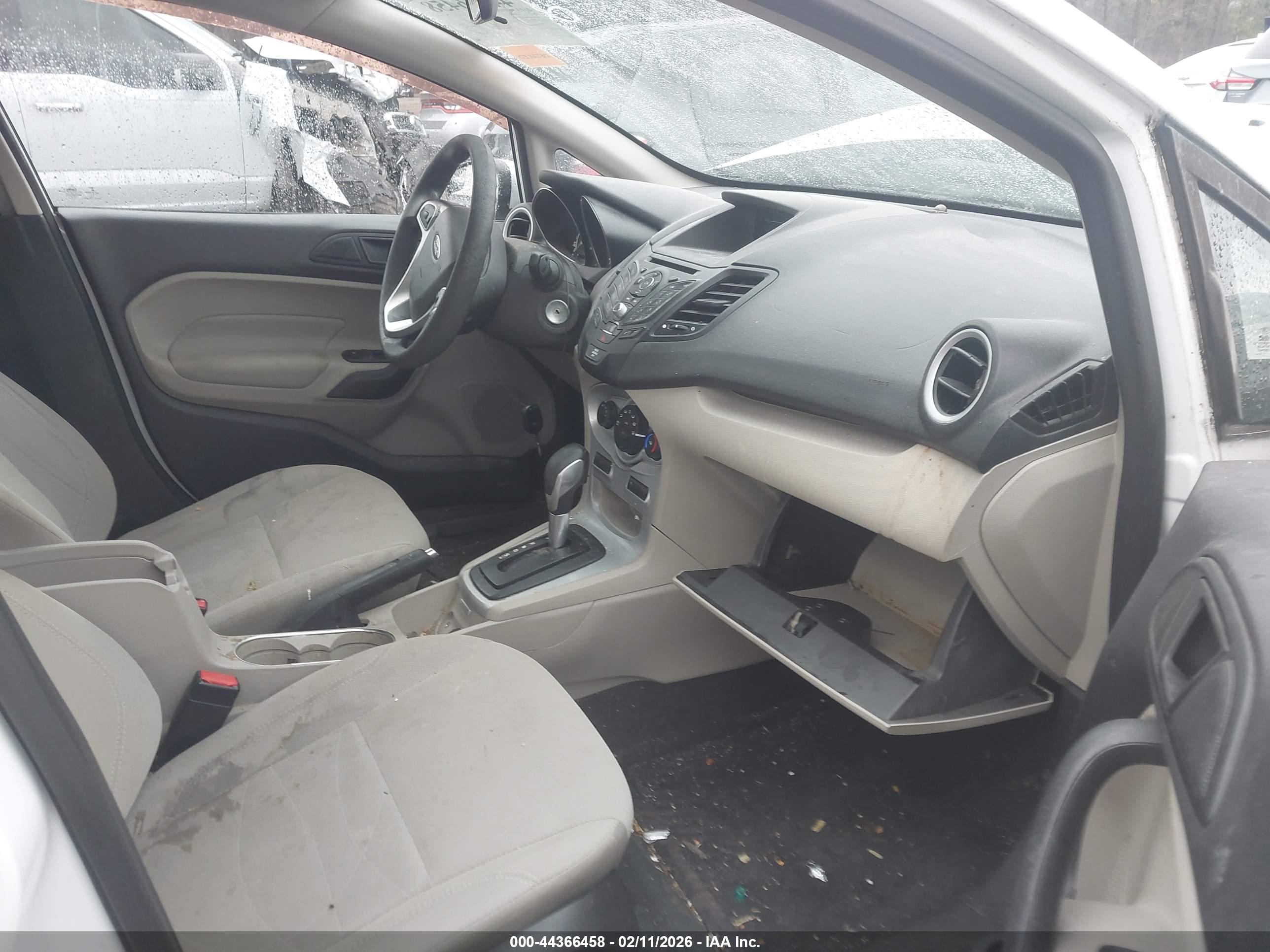 FORD FIESTA image 5