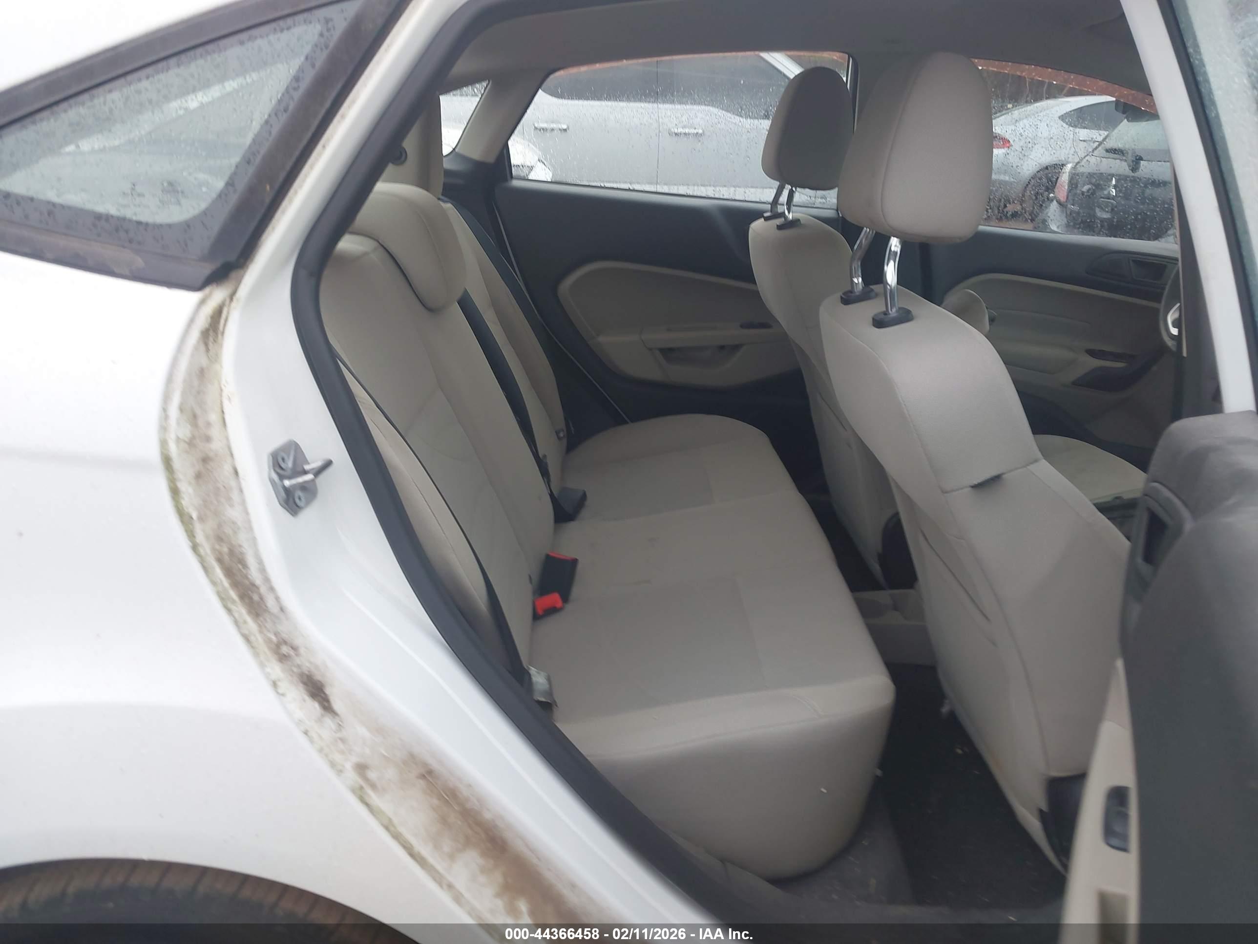 FORD FIESTA image 8