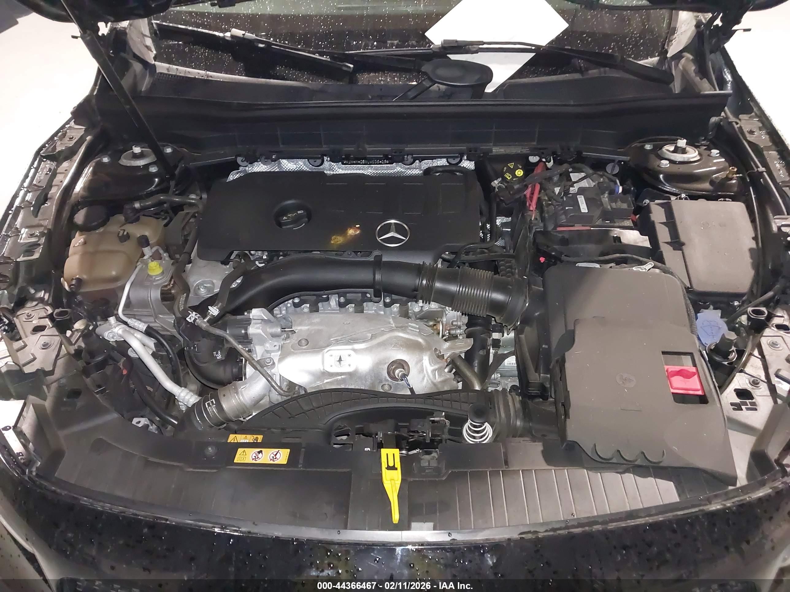 MERCEDES-BENZ GLB image 10