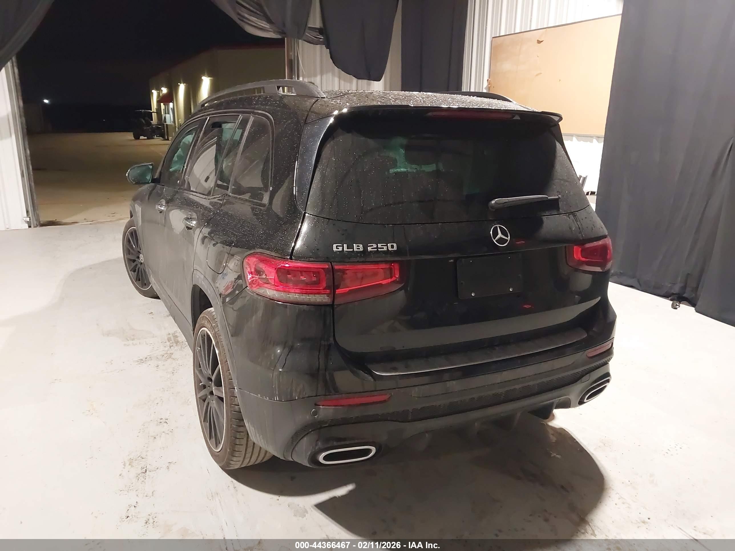 MERCEDES-BENZ GLB image 3