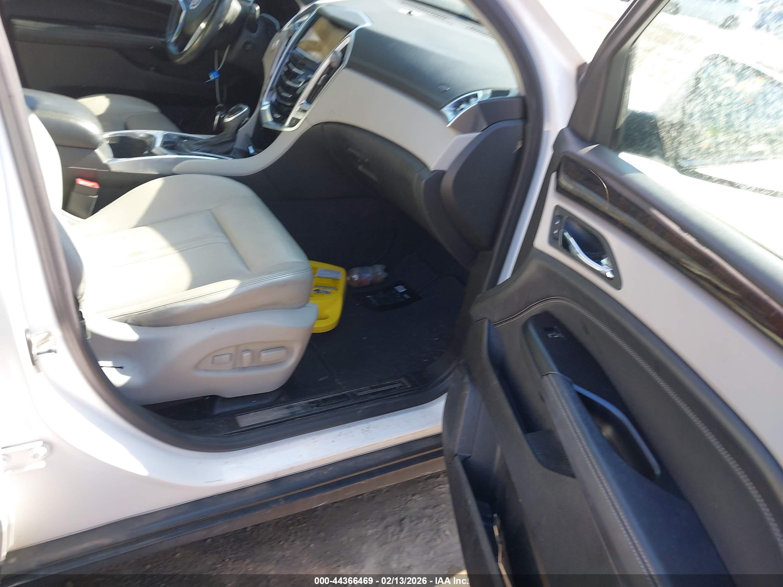 CADILLAC SRX image 5