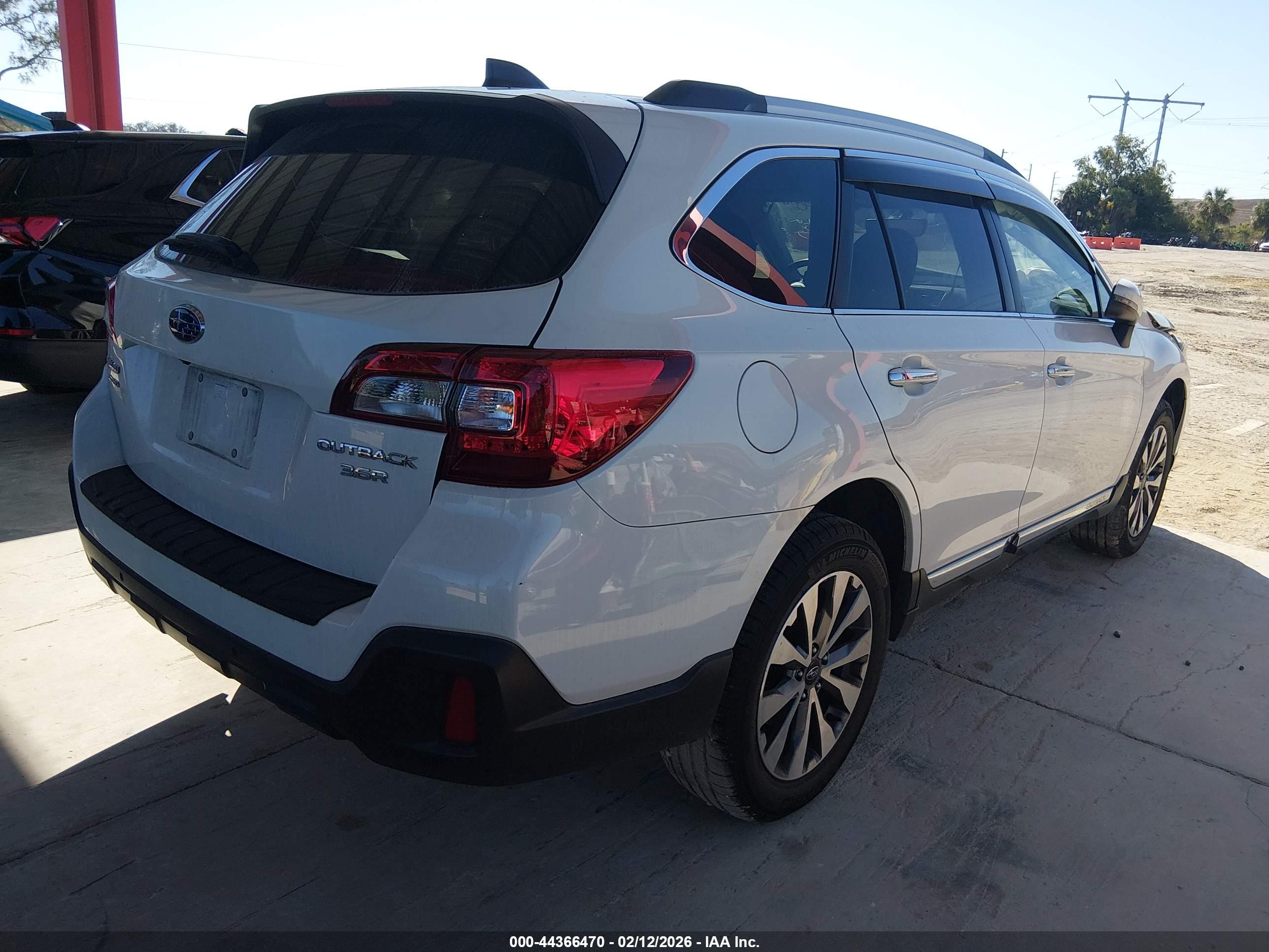 SUBARU OUTBACK image 4