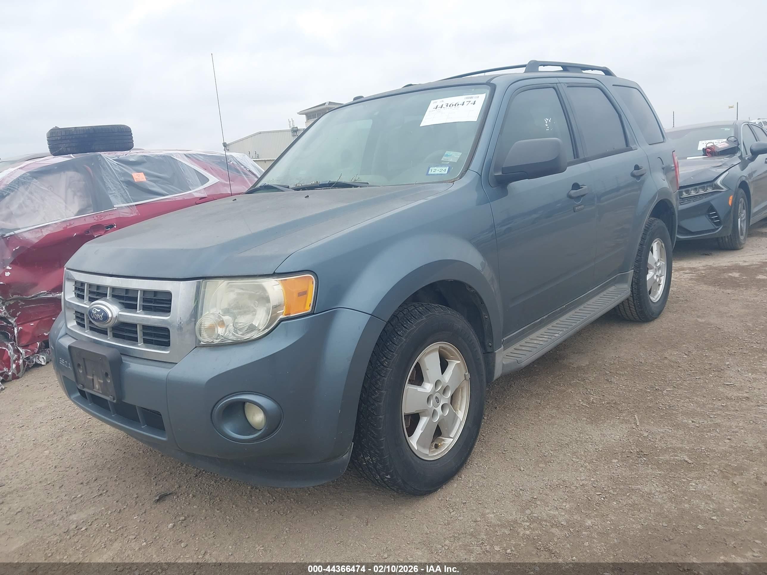 FORD ESCAPE image 2