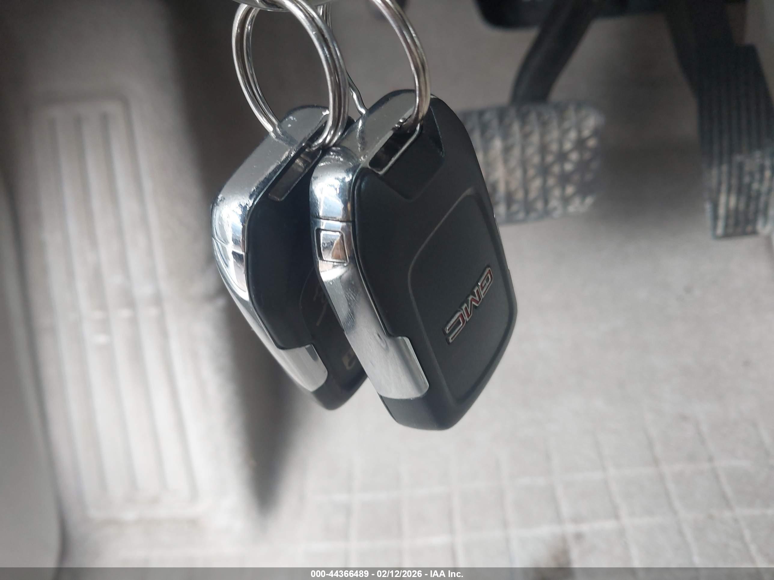 GMC TERRAIN image 11