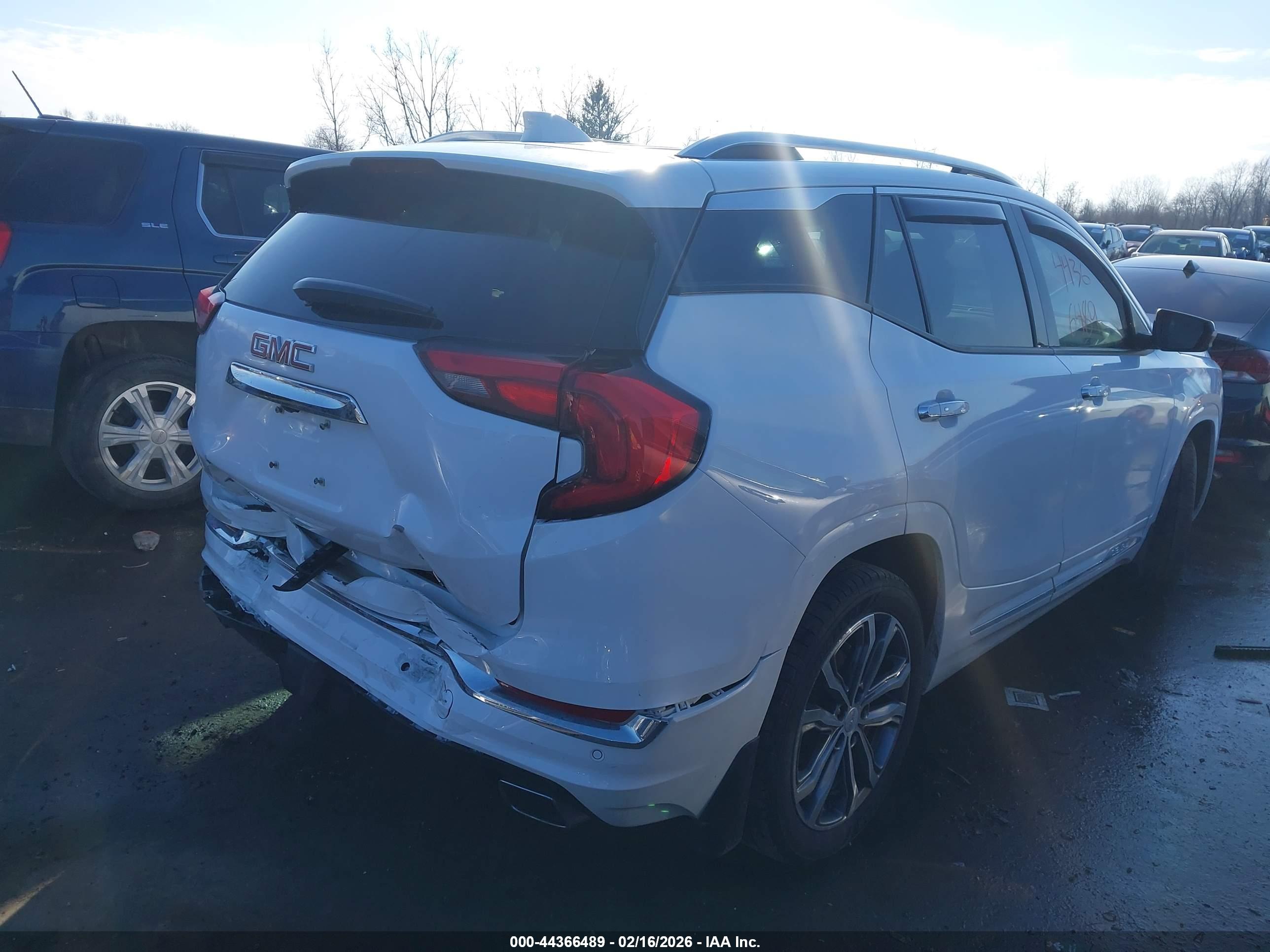 GMC TERRAIN image 4