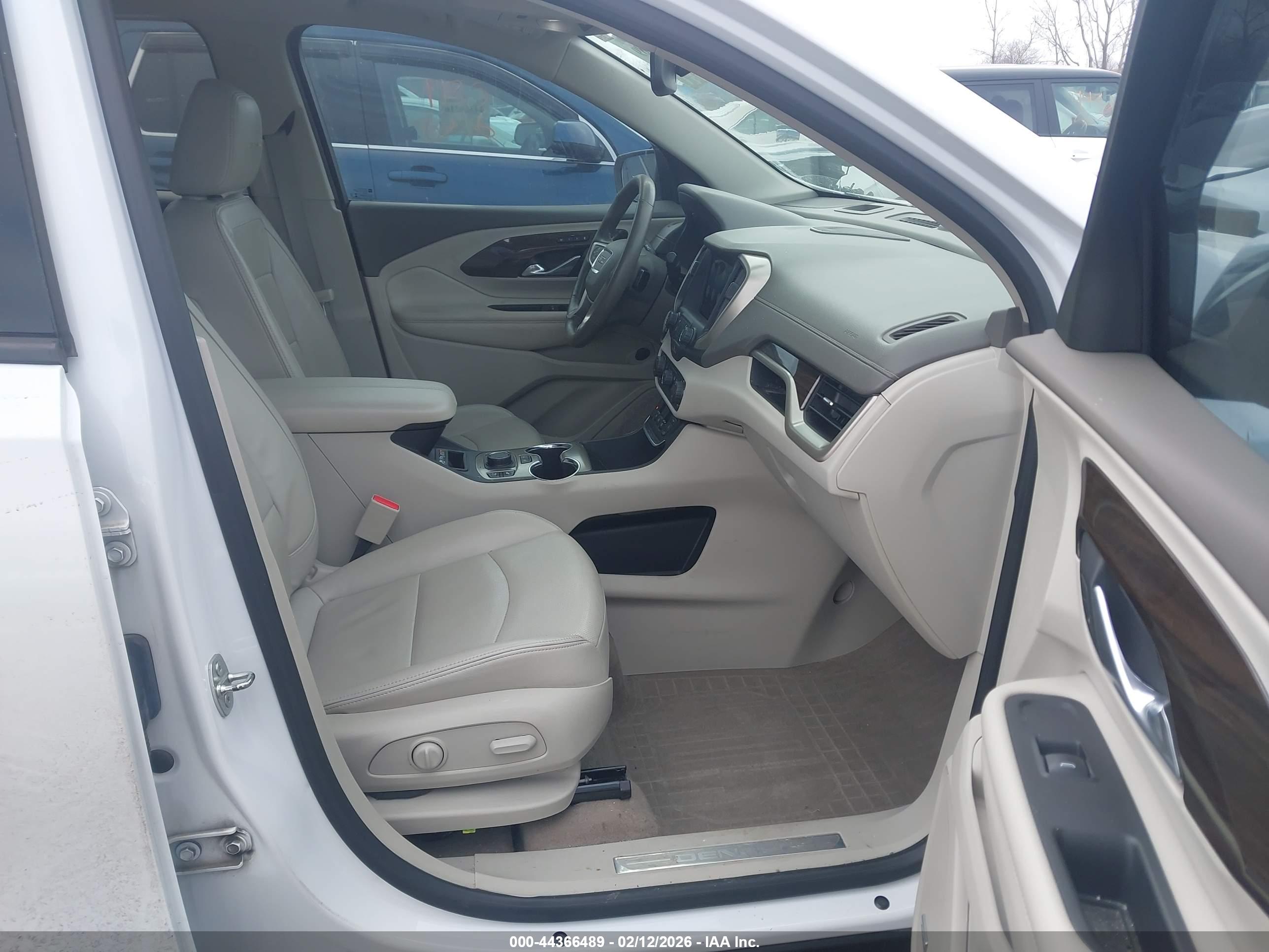 GMC TERRAIN image 5