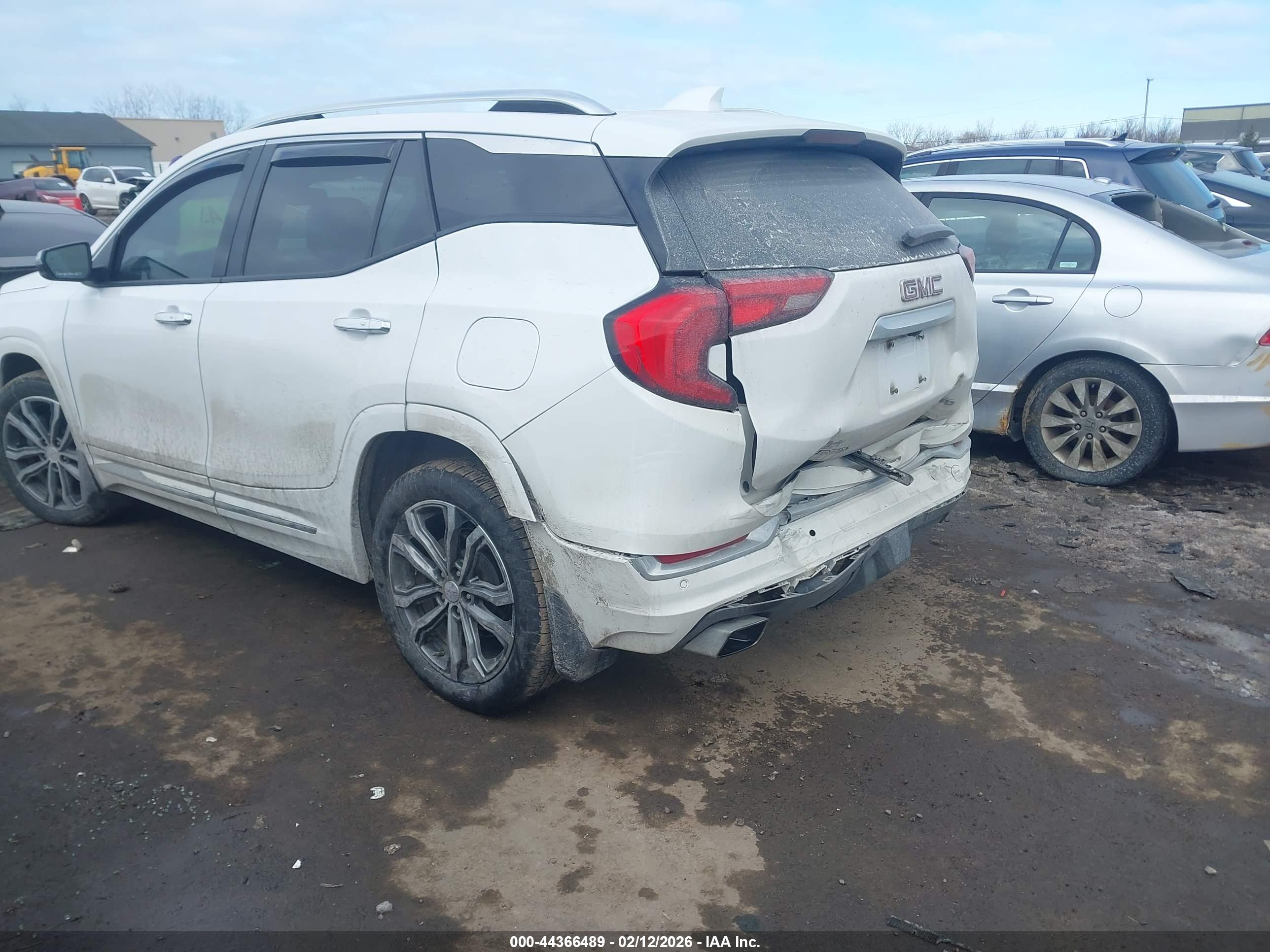 GMC TERRAIN image 6
