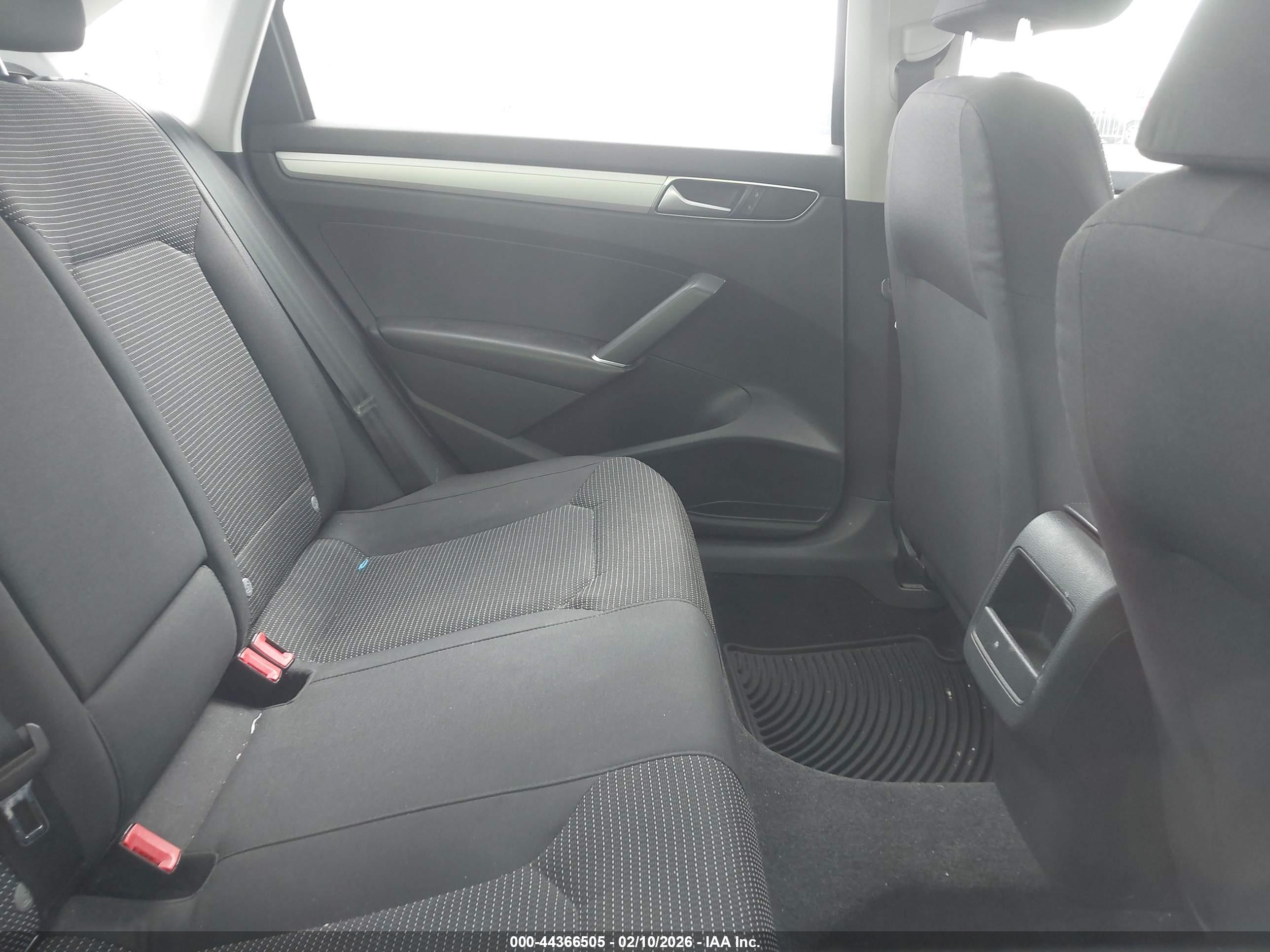 VOLKSWAGEN PASSAT image 8