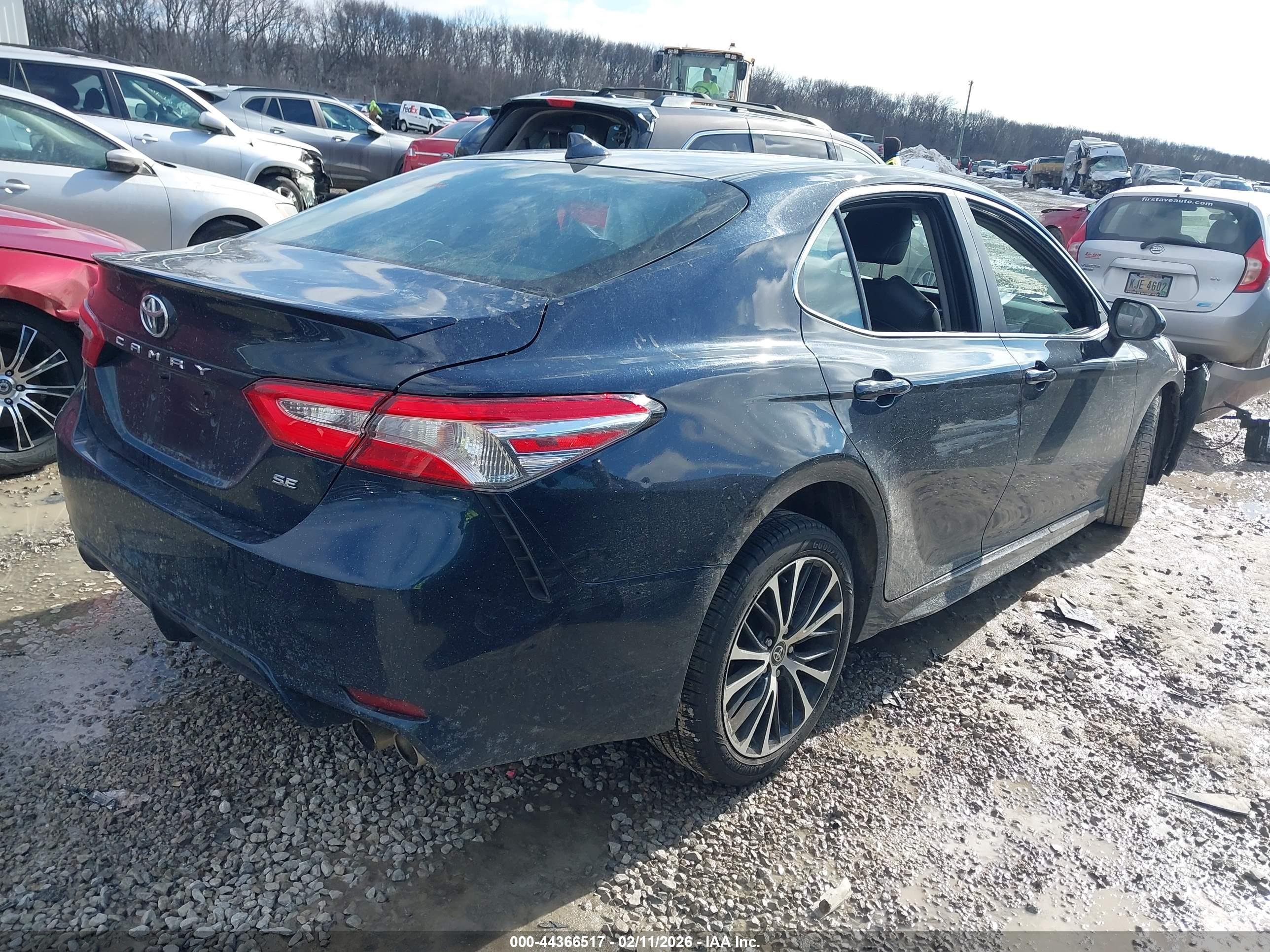 TOYOTA CAMRY image 4