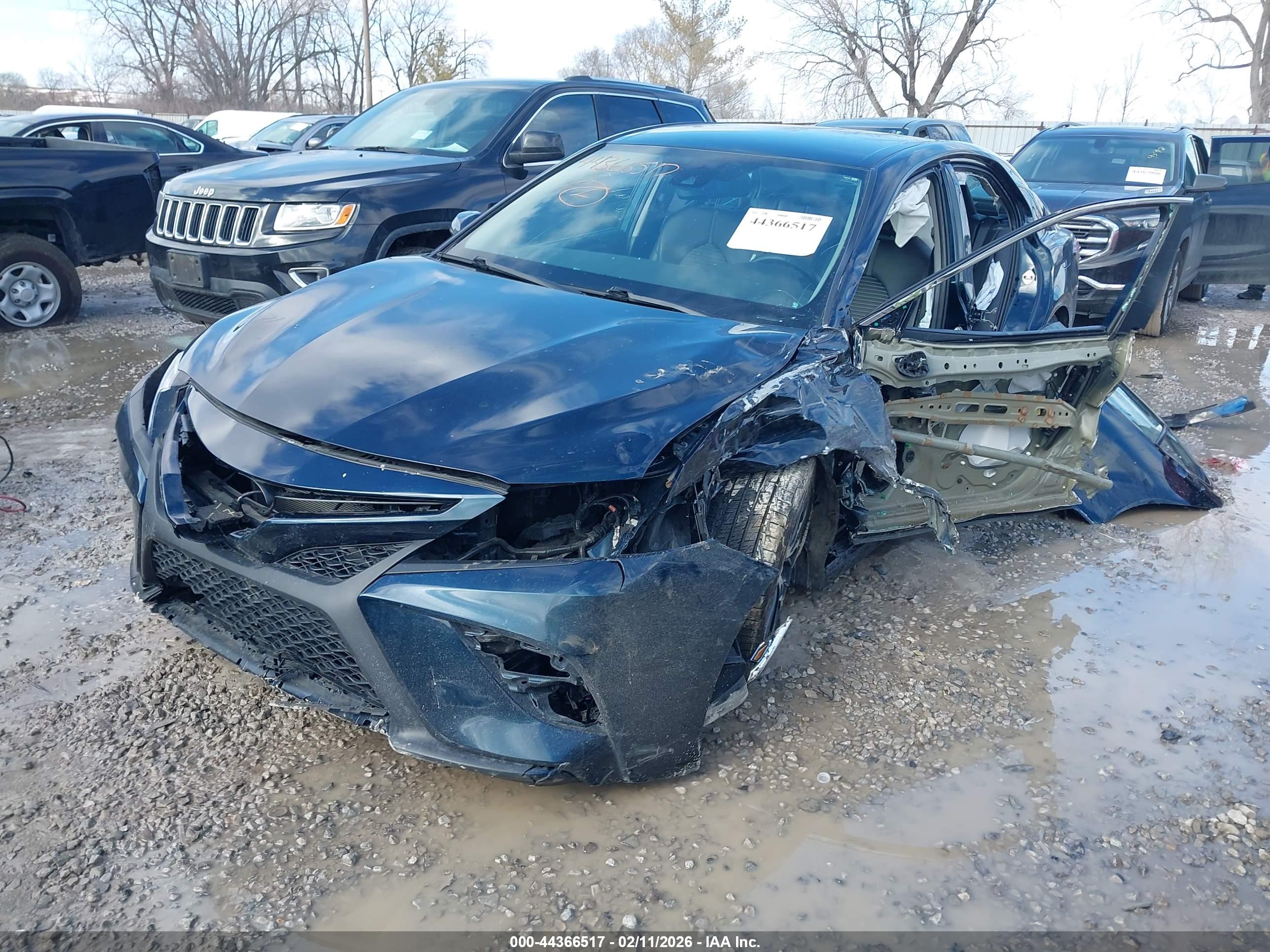 TOYOTA CAMRY image 6