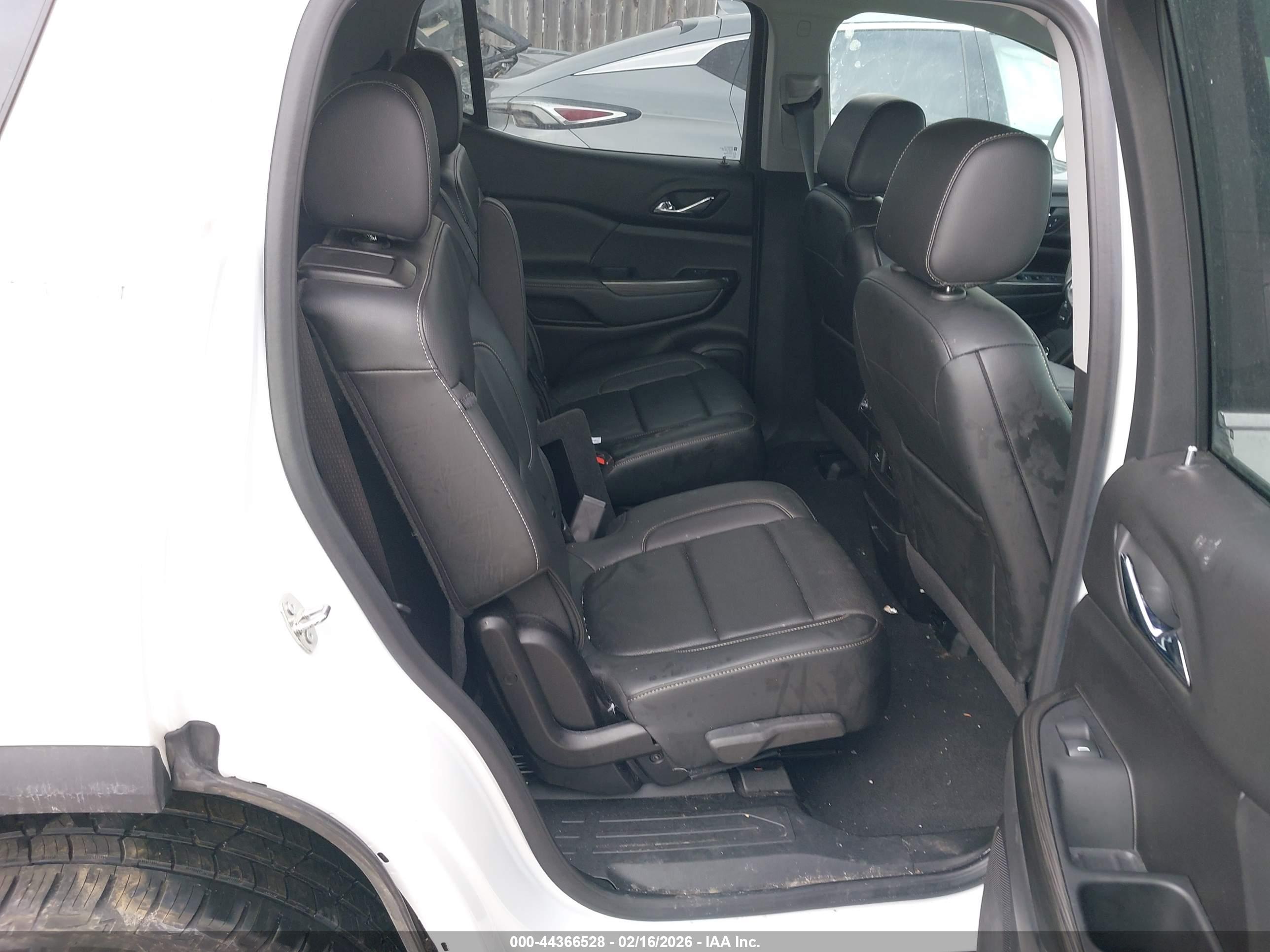GMC ACADIA image 8
