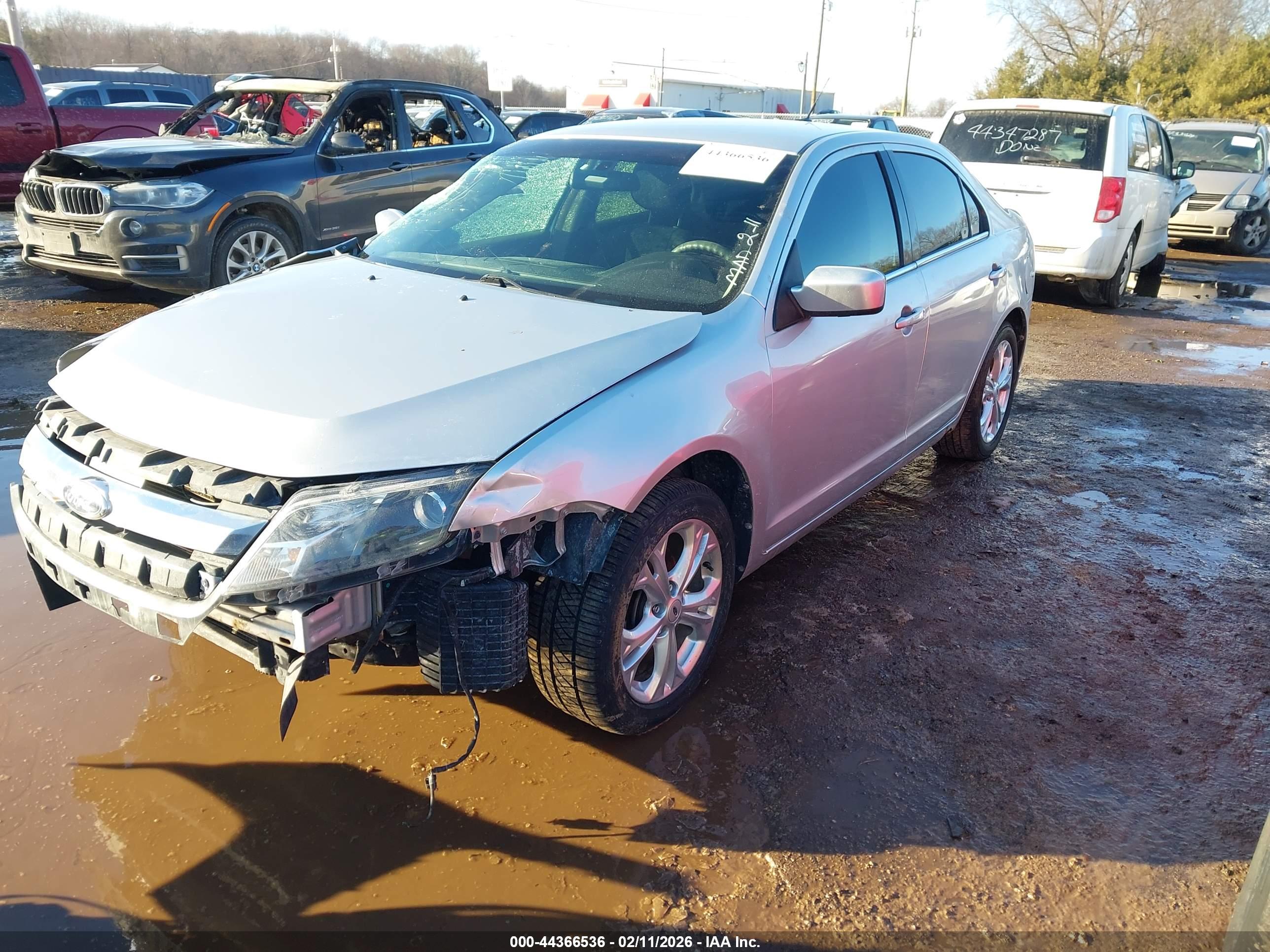 FORD FUSION image 2