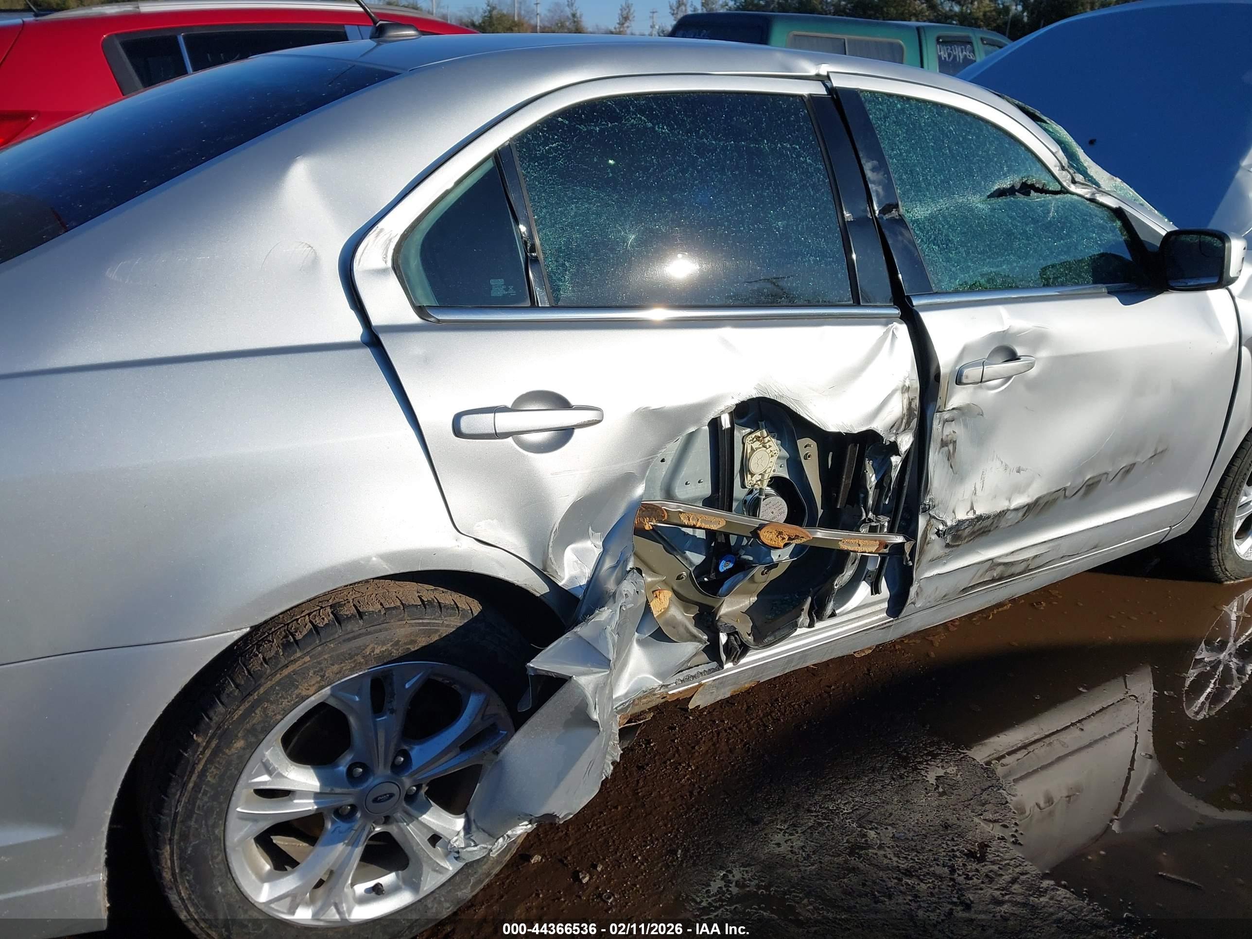 FORD FUSION image 6