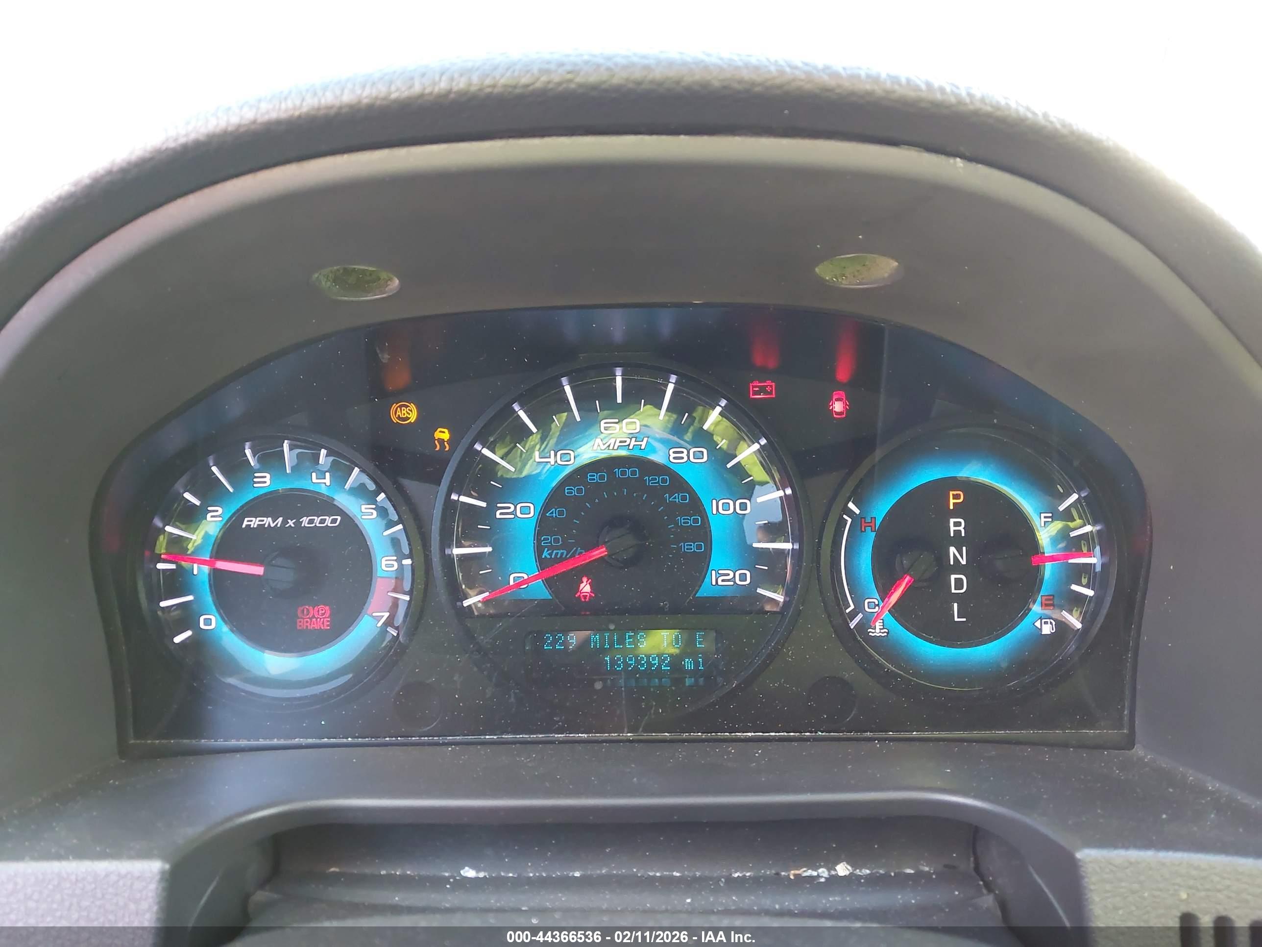 FORD FUSION image 7