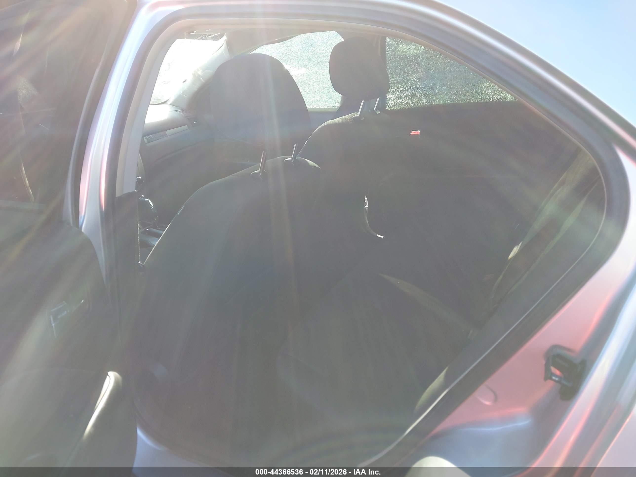 FORD FUSION image 8