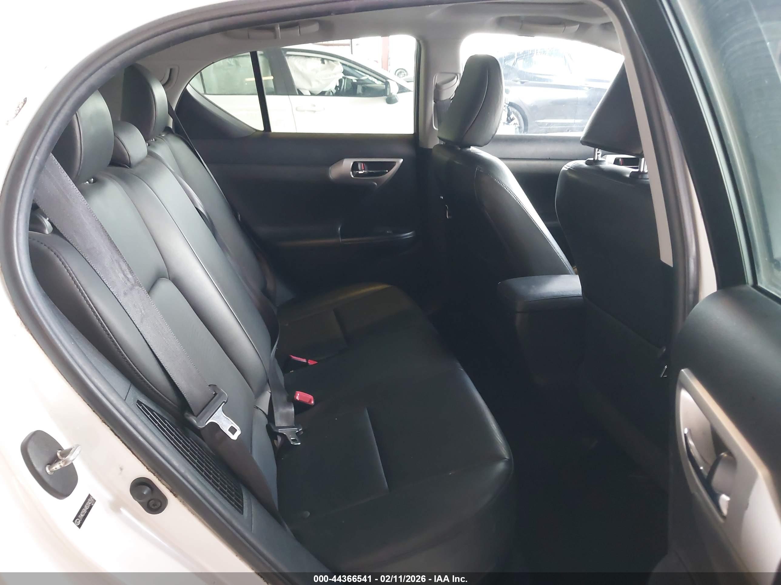 LEXUS CT image 8