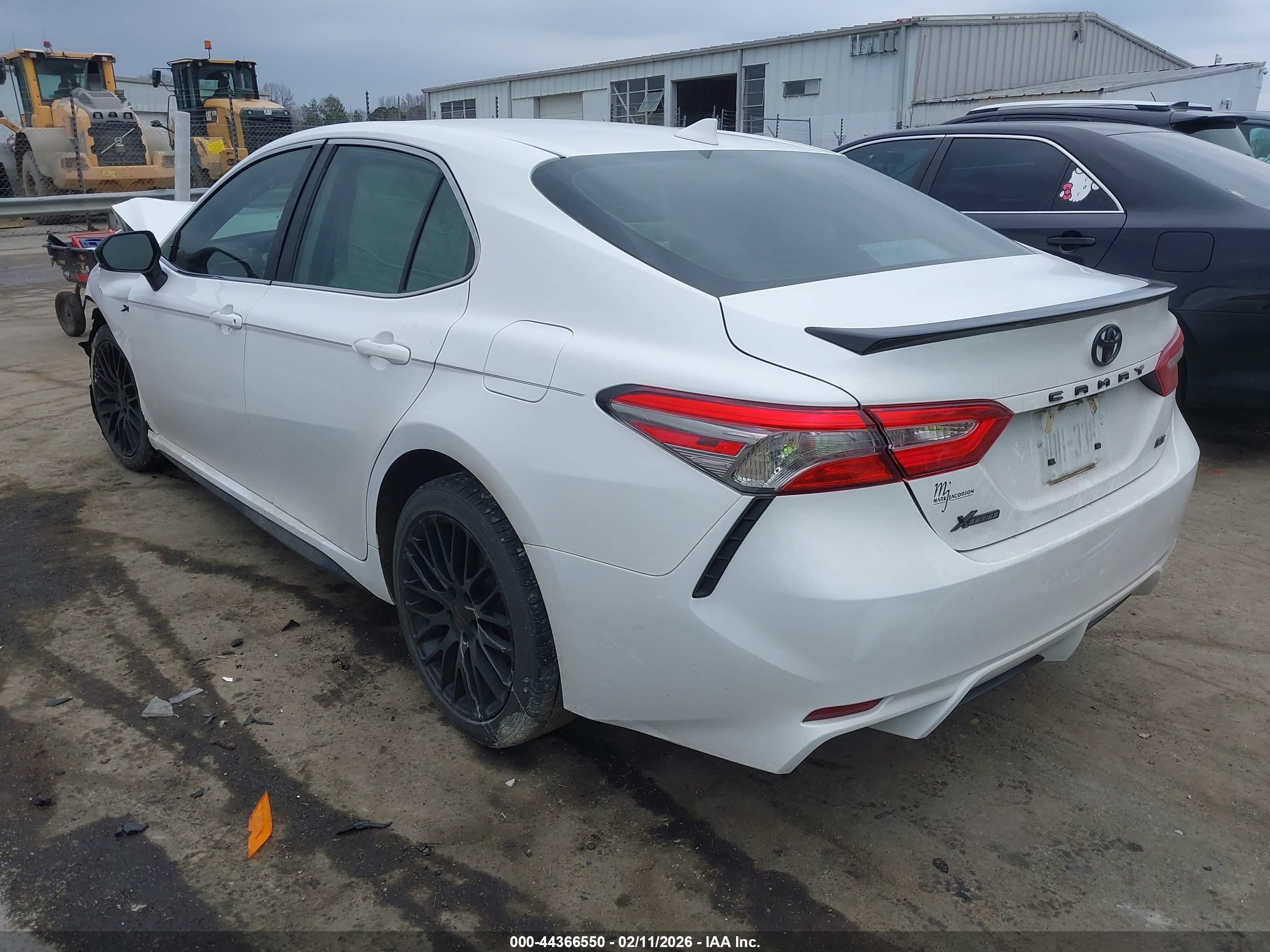 TOYOTA CAMRY image 3